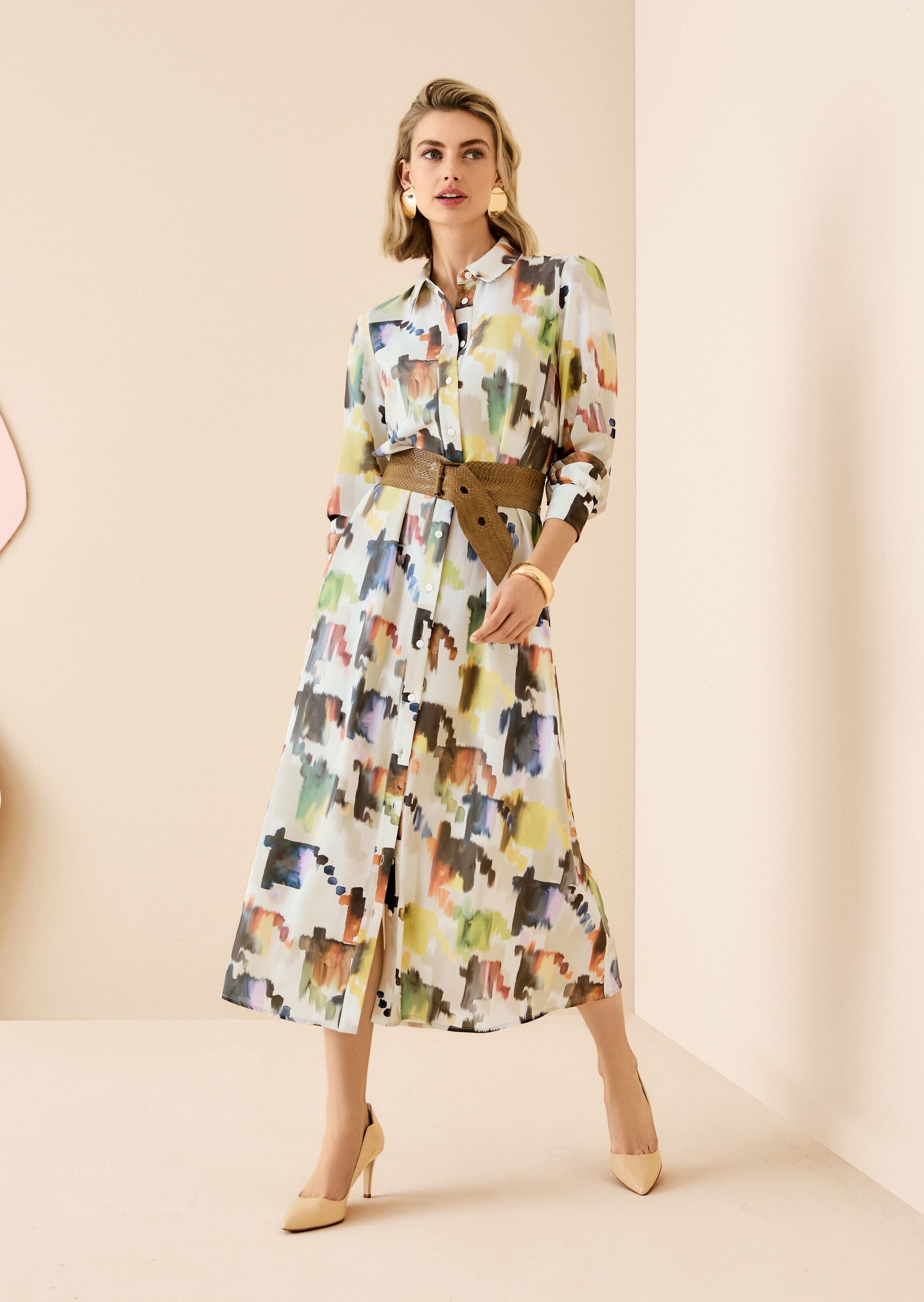 MADELEINE Sommerkleid »Kleid Modernes Hemdblusenkleid mit Taillengürtel« Kontraststarker Allover-Print