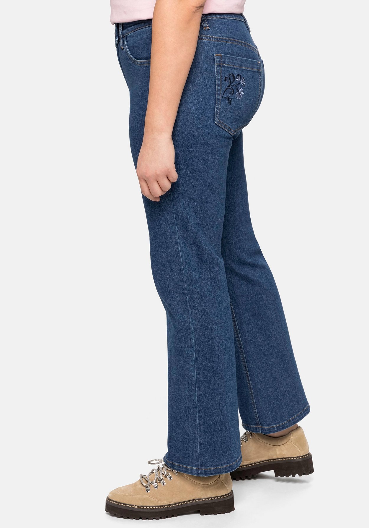 Sheego Bootcut-Jeans »Trachtenjeans im Trachtenlook mit abknöpfbarem Latz«