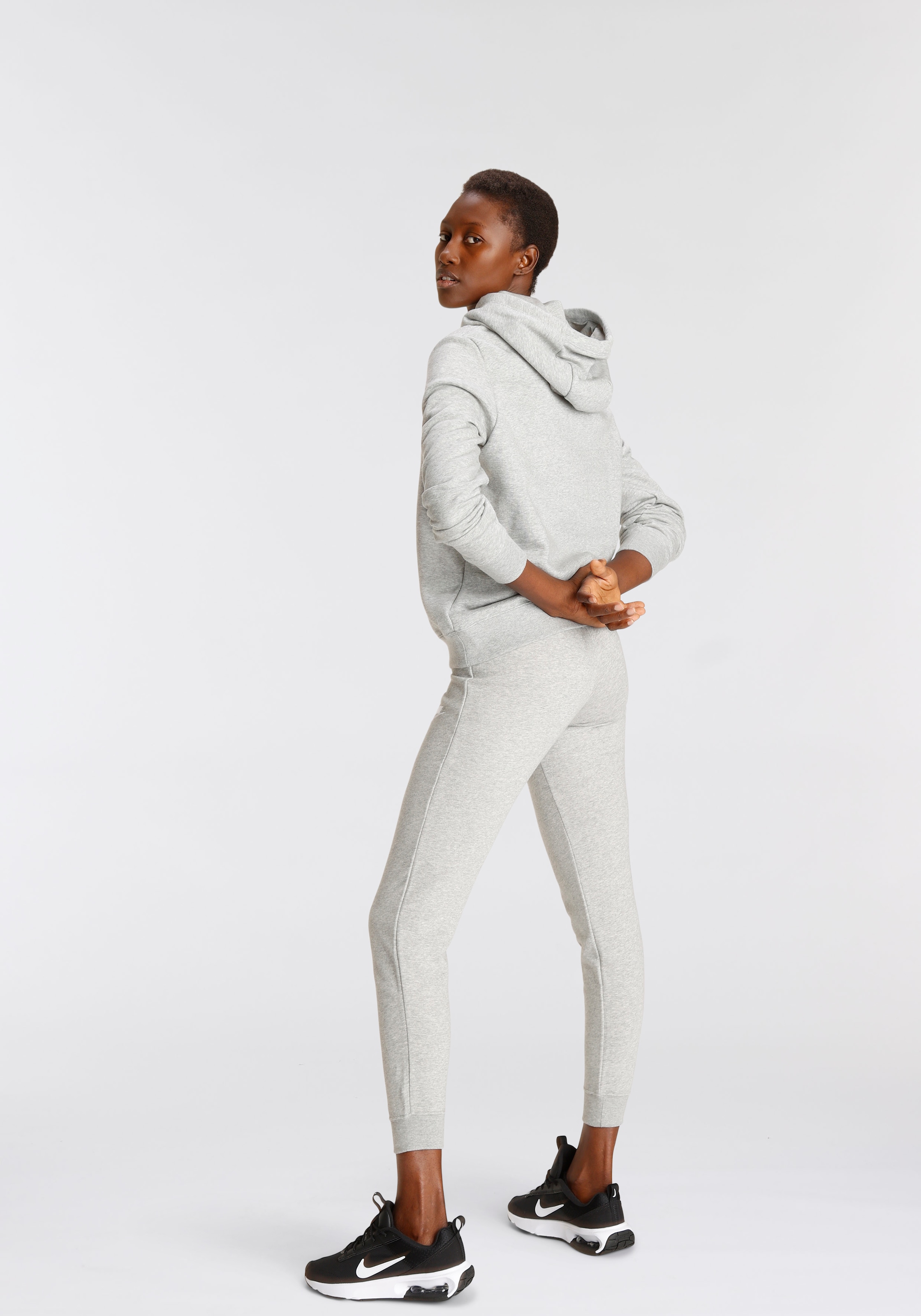 Nike Sportswear Jogginghose »Club Fleece Women's Mid-Rise Slim Joggers«, weiches Fleecematerial