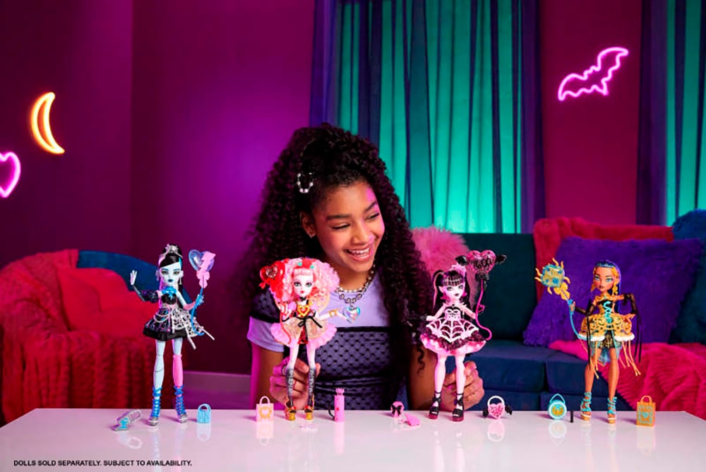 MonsterHigh™ Anziehpuppe »Monster High schaurig schöner Geburtstag, Draculaura«