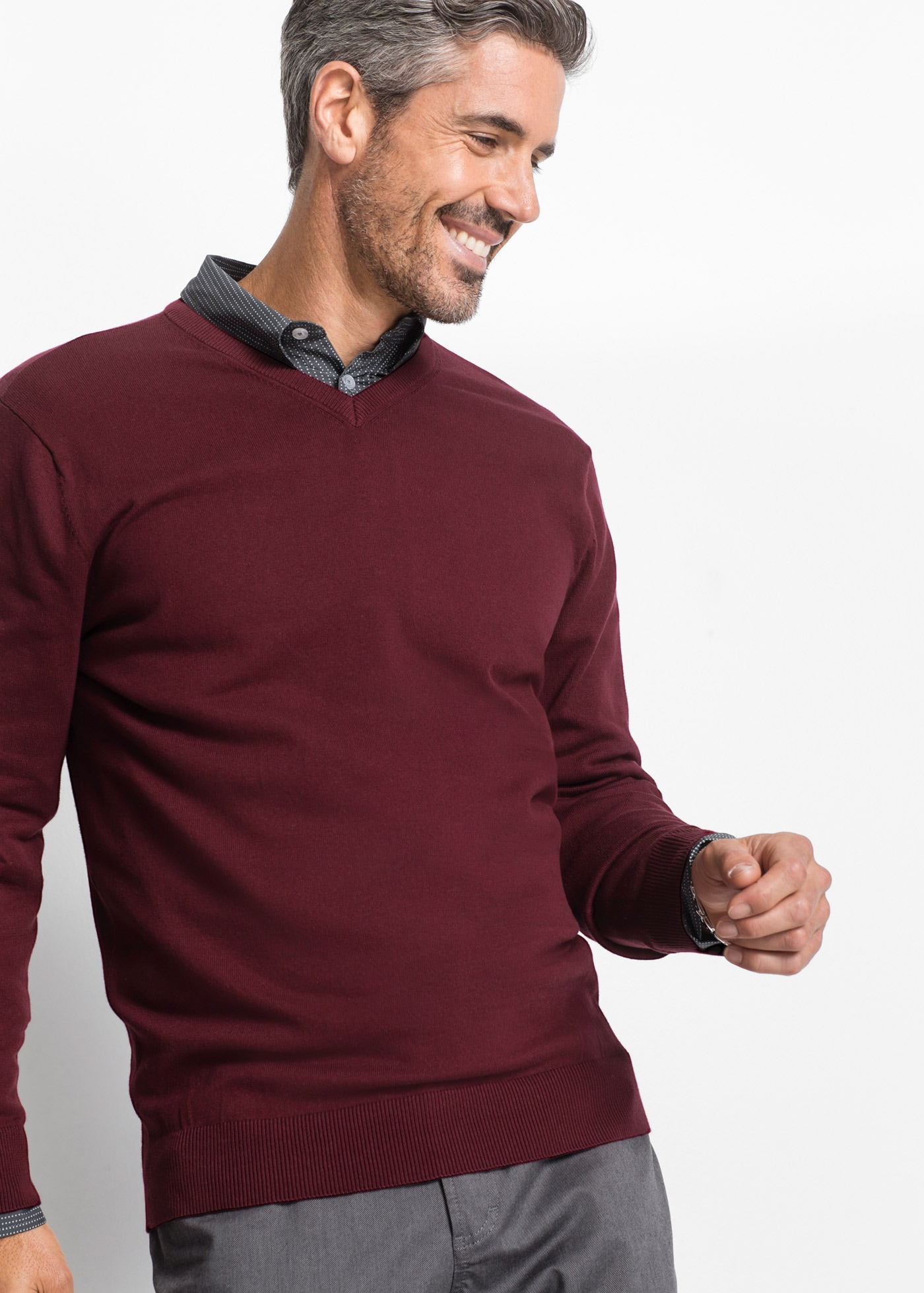 bonprix Strickpullover »Feinstrickpullover in Regular Fit« aus Feinstrickmaterial, mit V-Ausschnitt, Regular Fit