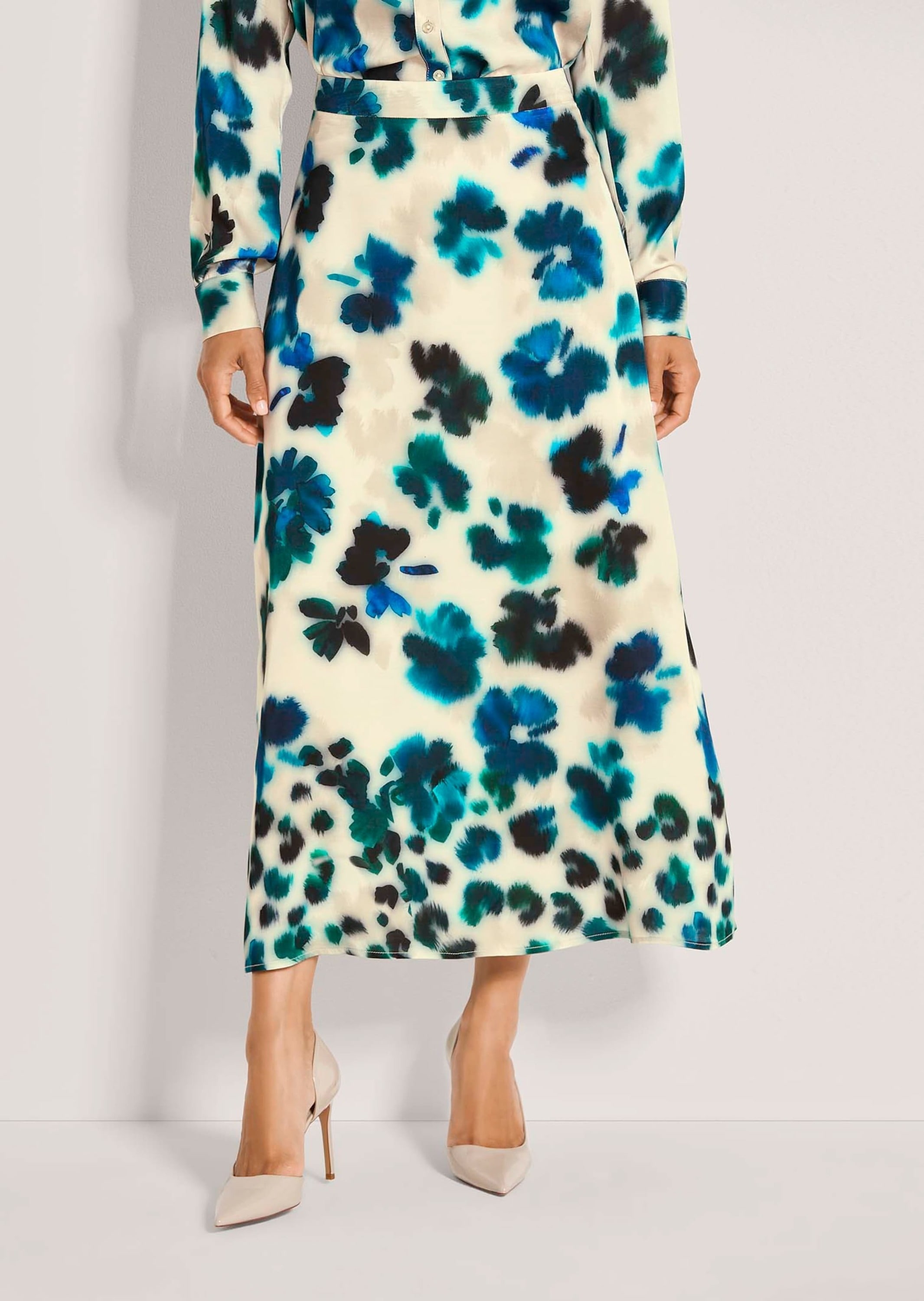 MADELEINE Midirock »Midirock Druckrock mit Aquarell-Blumenmuster« Satin-Druckrock