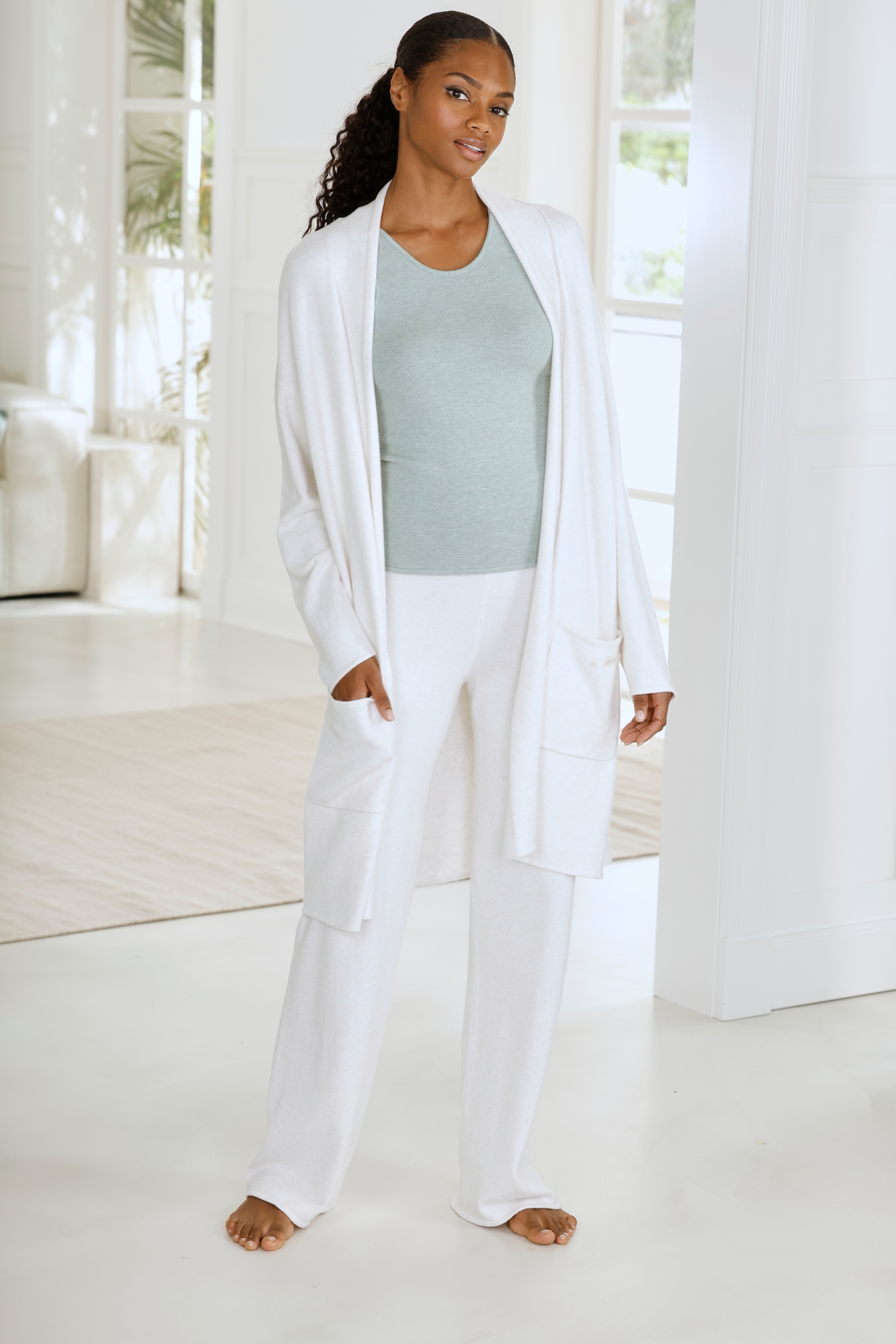 LASCANA Longstrickjacke mit aufgesetzte Taschen und Umlegekragen, Loungewear