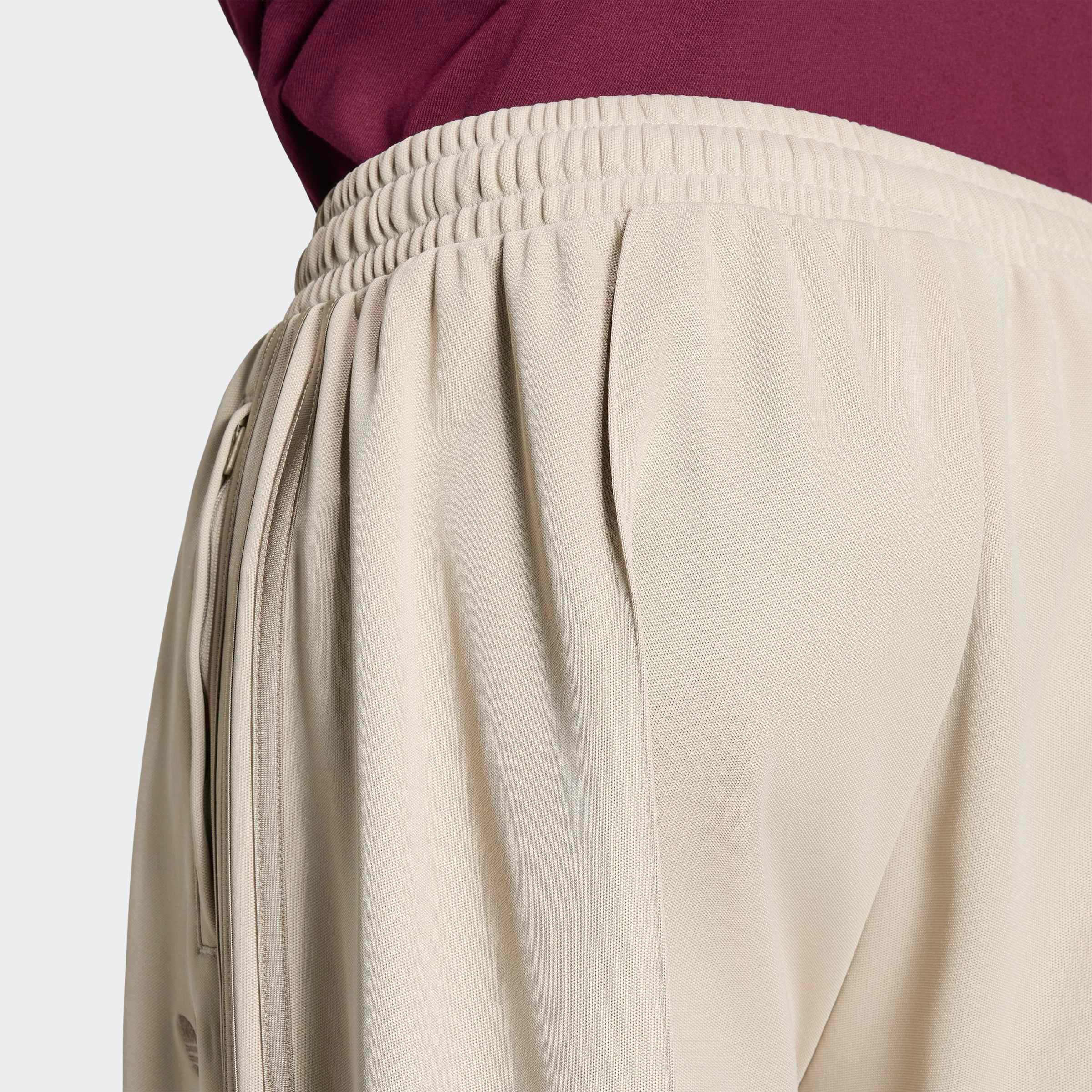 adidas Originals Sporthose »OS TP«  mit normal-weiter Passform, lange Hose, aus Baumwolle und Polyester