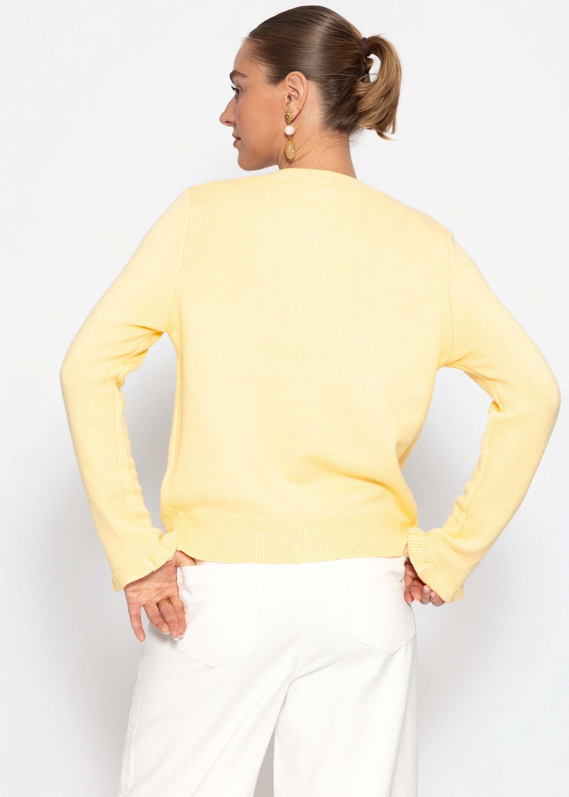 SASSYCLASSY Strickjacke »Strickjacke mit Volants« Verspielter Cardigan mit Knopfleiste und gerippten Bündchen