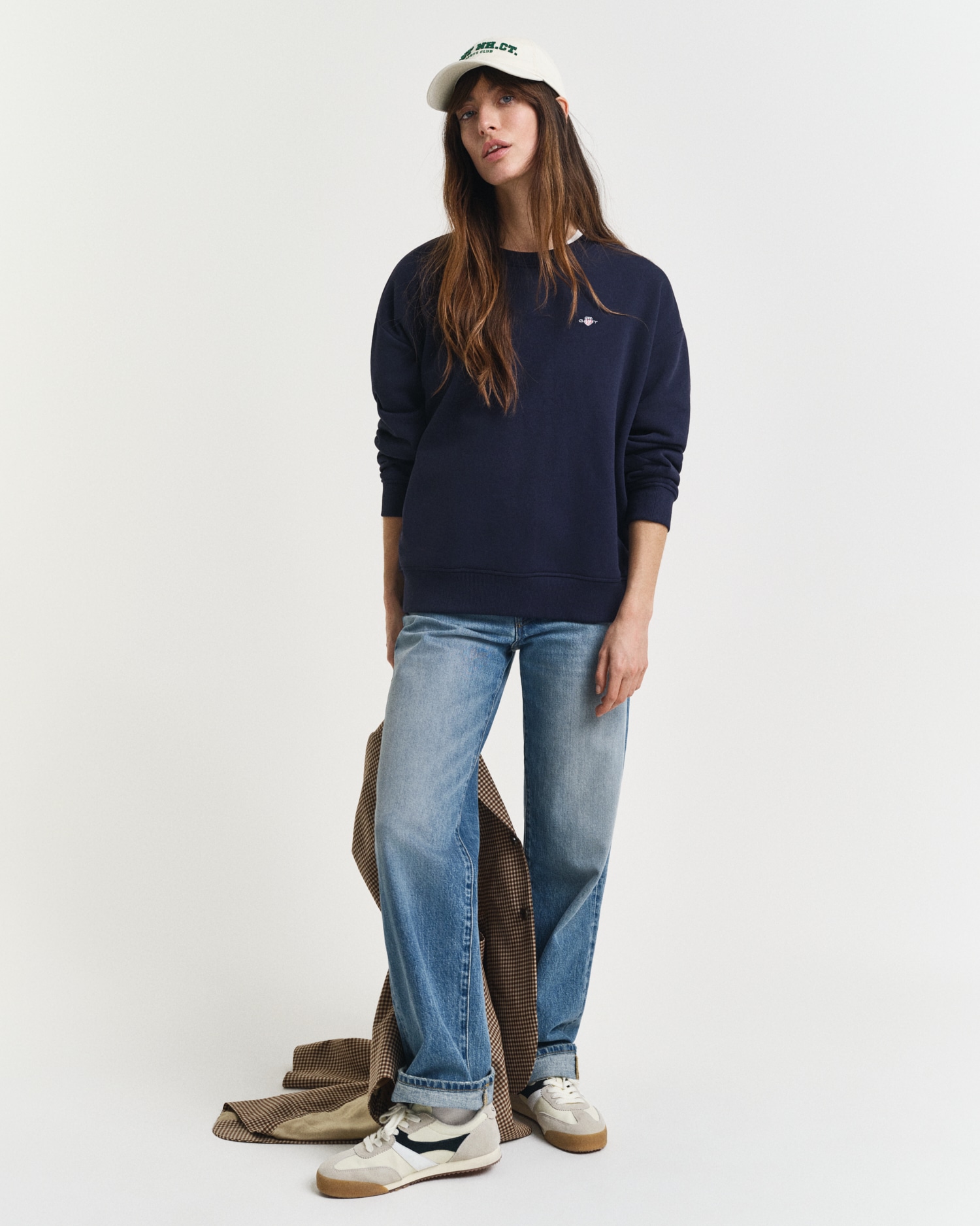 Gant Sweatshirt »SHIELD C-NECK SWEAT«, Grafische GANT-Stickerei auf der Brust
