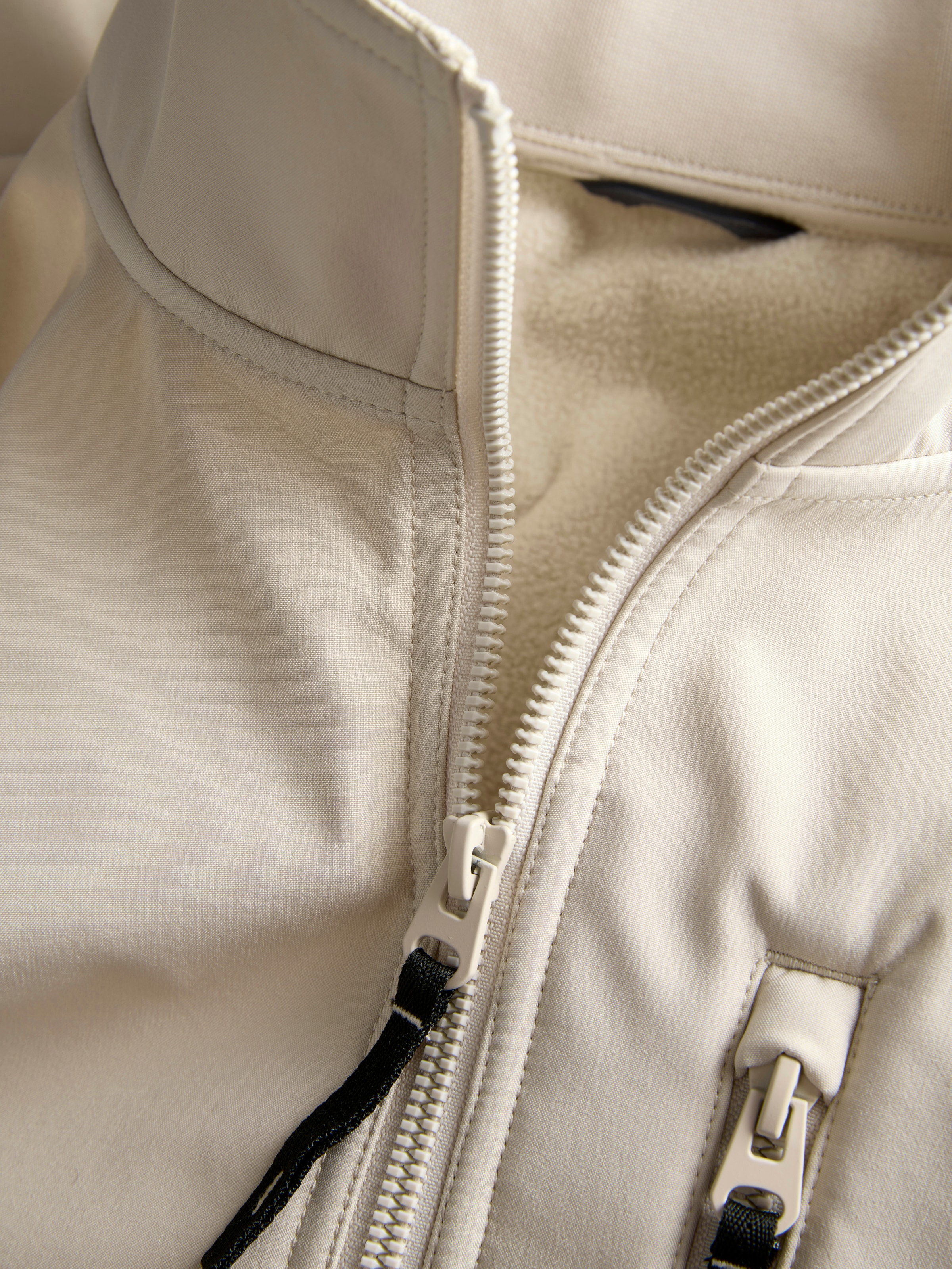 Jack & Jones Softshelljacke »JJEPARKER SOFTSHELL BOMBER SN« Softshelljacke, aus Polyester, modischer Fit, mit Brust-Reißverschluss