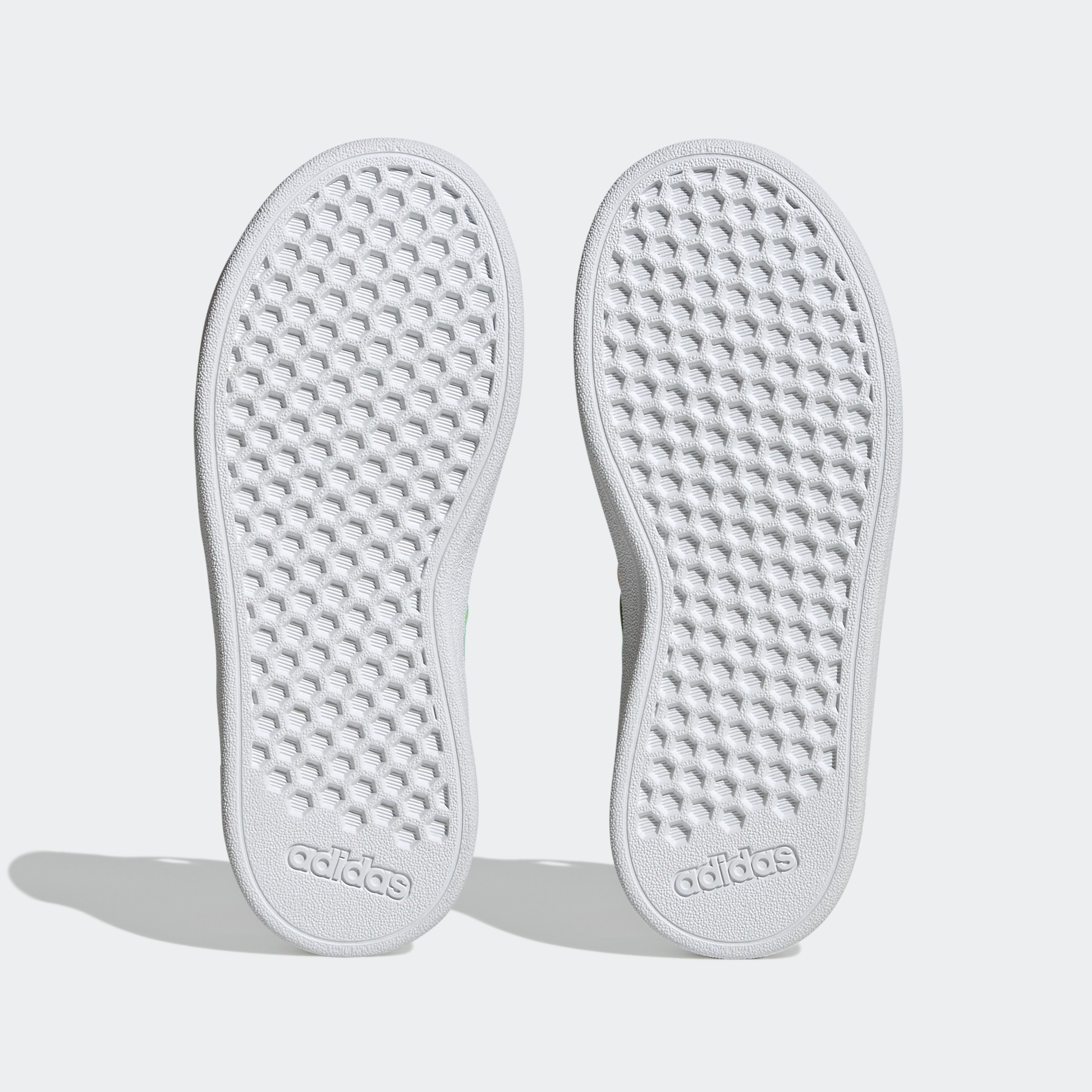 adidas Sportswear Klettschuh »GRAND COURT COURT ELASTIC LACE AND TOP STRAP«, Design auf den Spuren des adidas Superstar