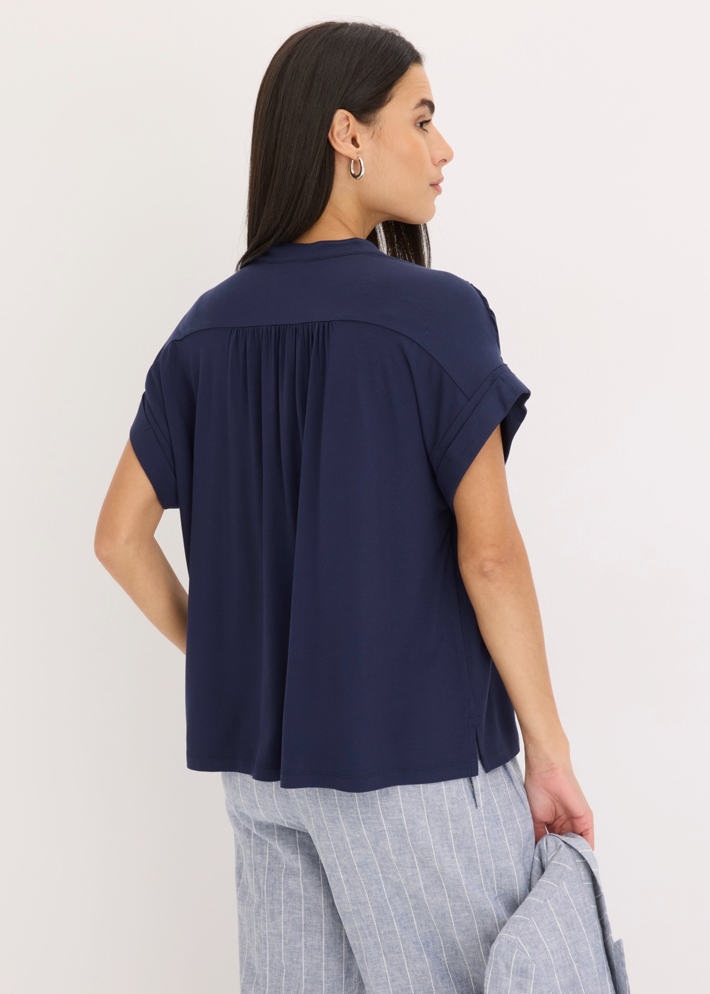 bonprix Blusenshirt aus Viskose, lässige Passform, Kurzarm, ohne Kragen, festlicher Stil