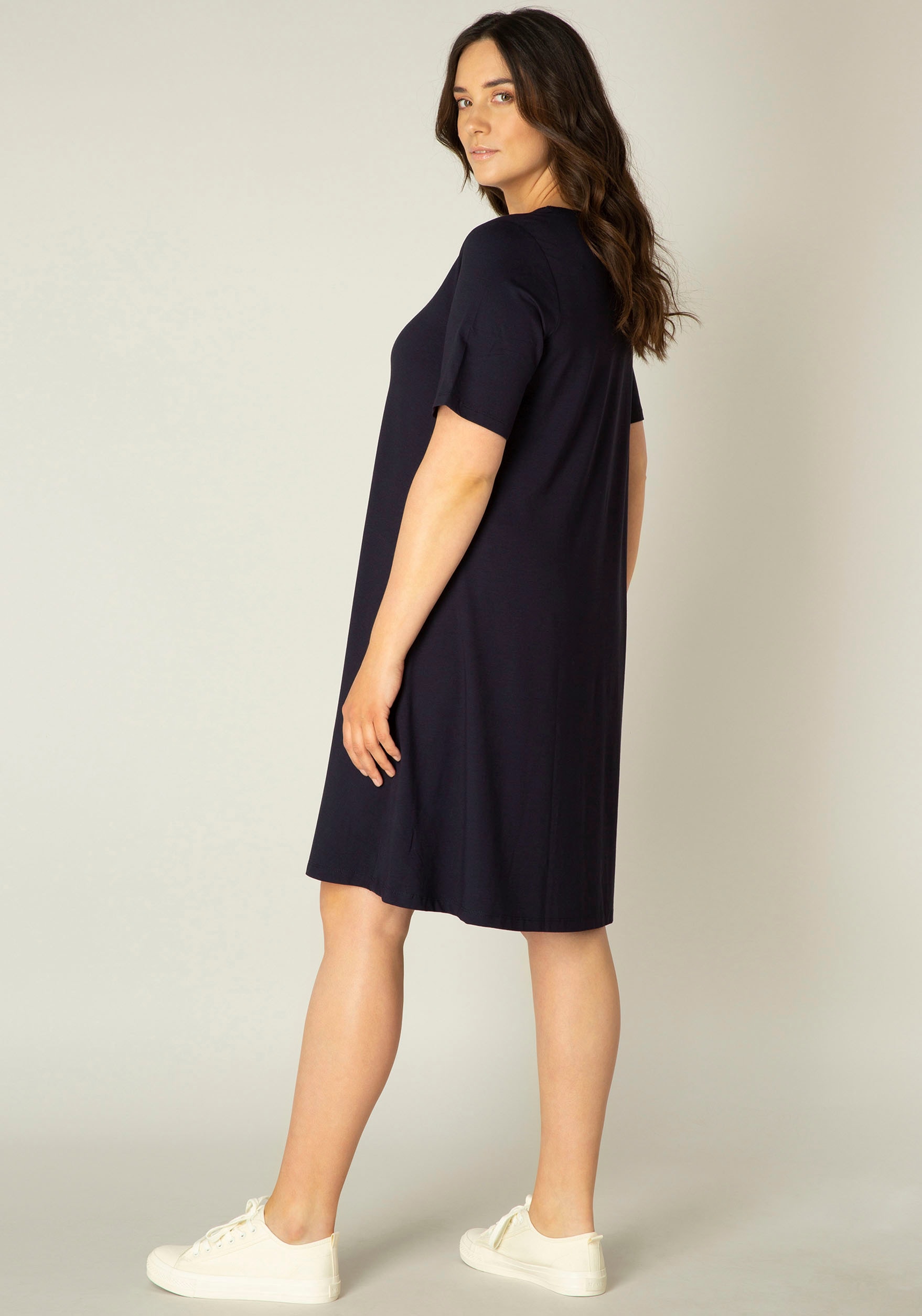 Base Level Curvy Shirtkleid »Abernathy«, In leicht ausgestellter Form