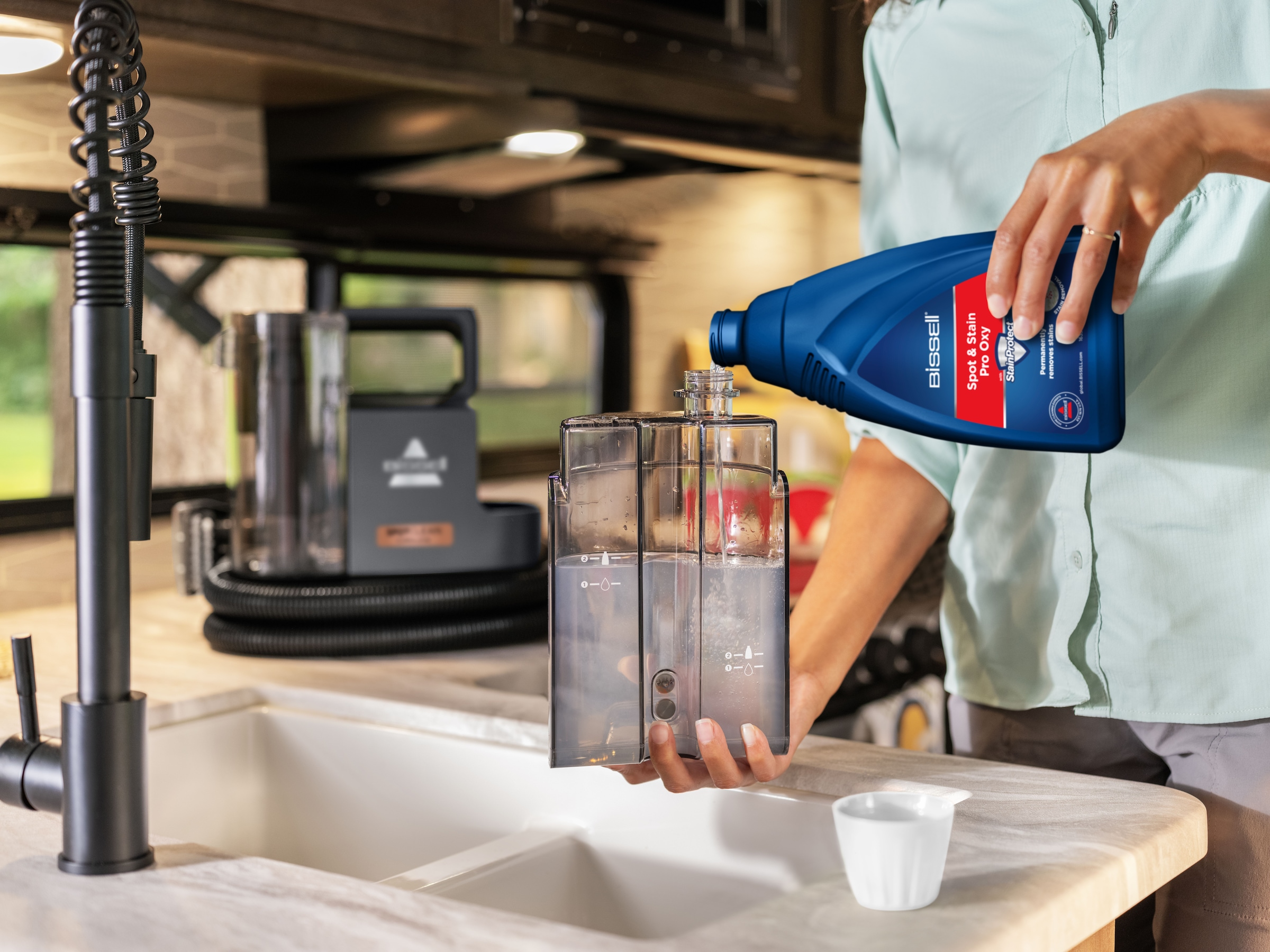 Bissell Wasch-Sauger »3681N SpotClean Cordless, leicht, klein, kabellos, Dual-Tank«, 12kPa, reinigt Flecken auf Teppich, Polster, Autositz & Gartenmöbel