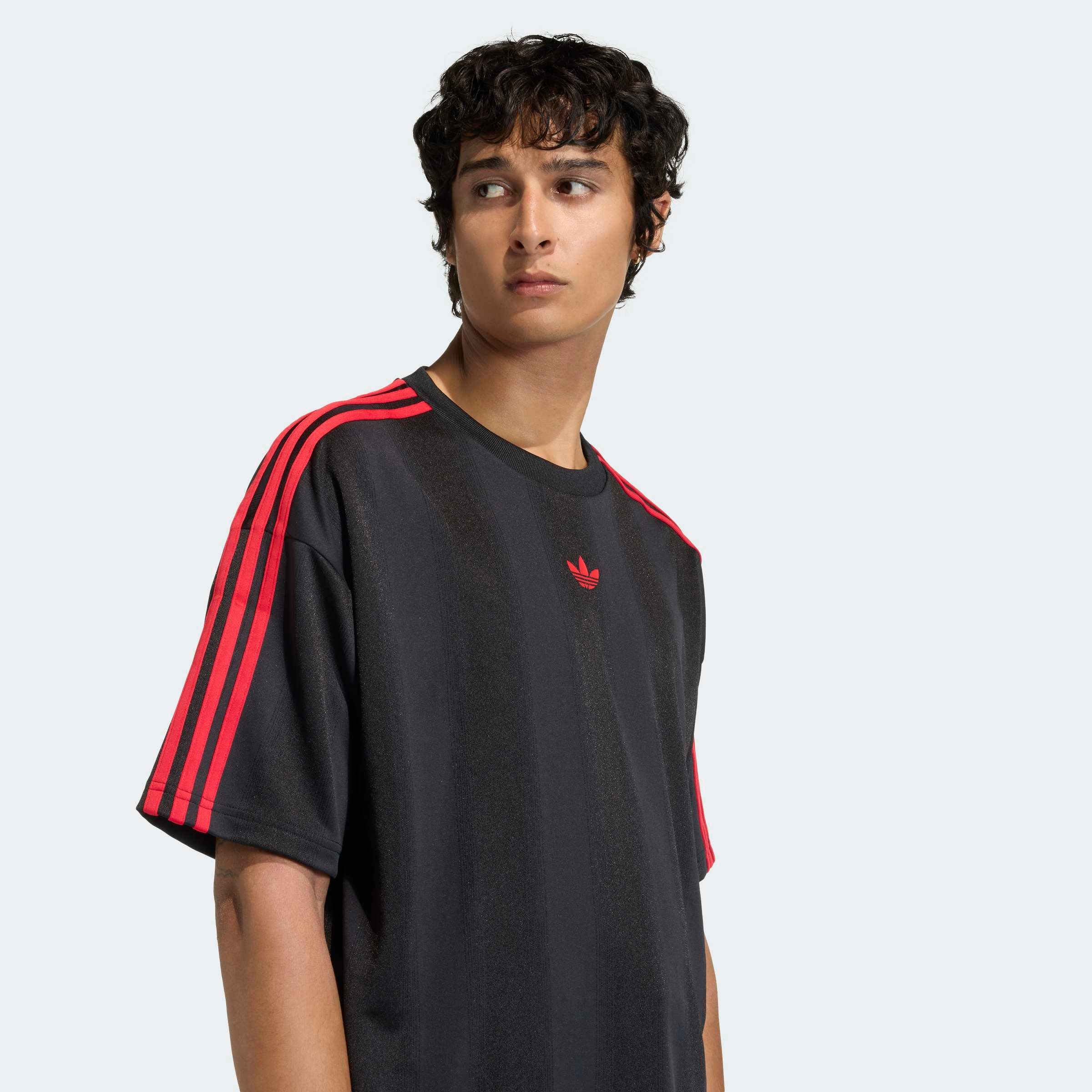 adidas Originals T-Shirt »ADIDAS ADICOLOR JACQUARD TRIKOT« lockere Passform, Rundhalsausschnitt, mit klassischem Trefoil Logo