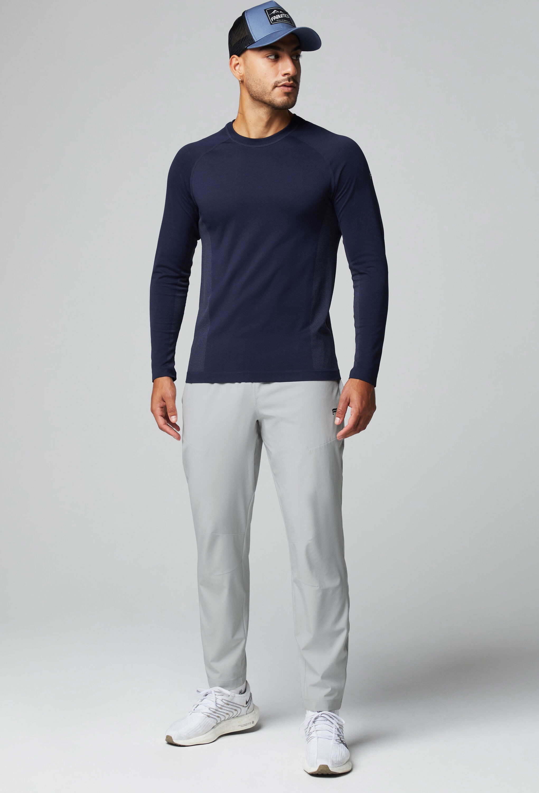 Fabletics Trainingshose »Fabletics Trainingshose The Fundamental Pant«  aus Performance-Stoff und mit Reißverschlusstaschen