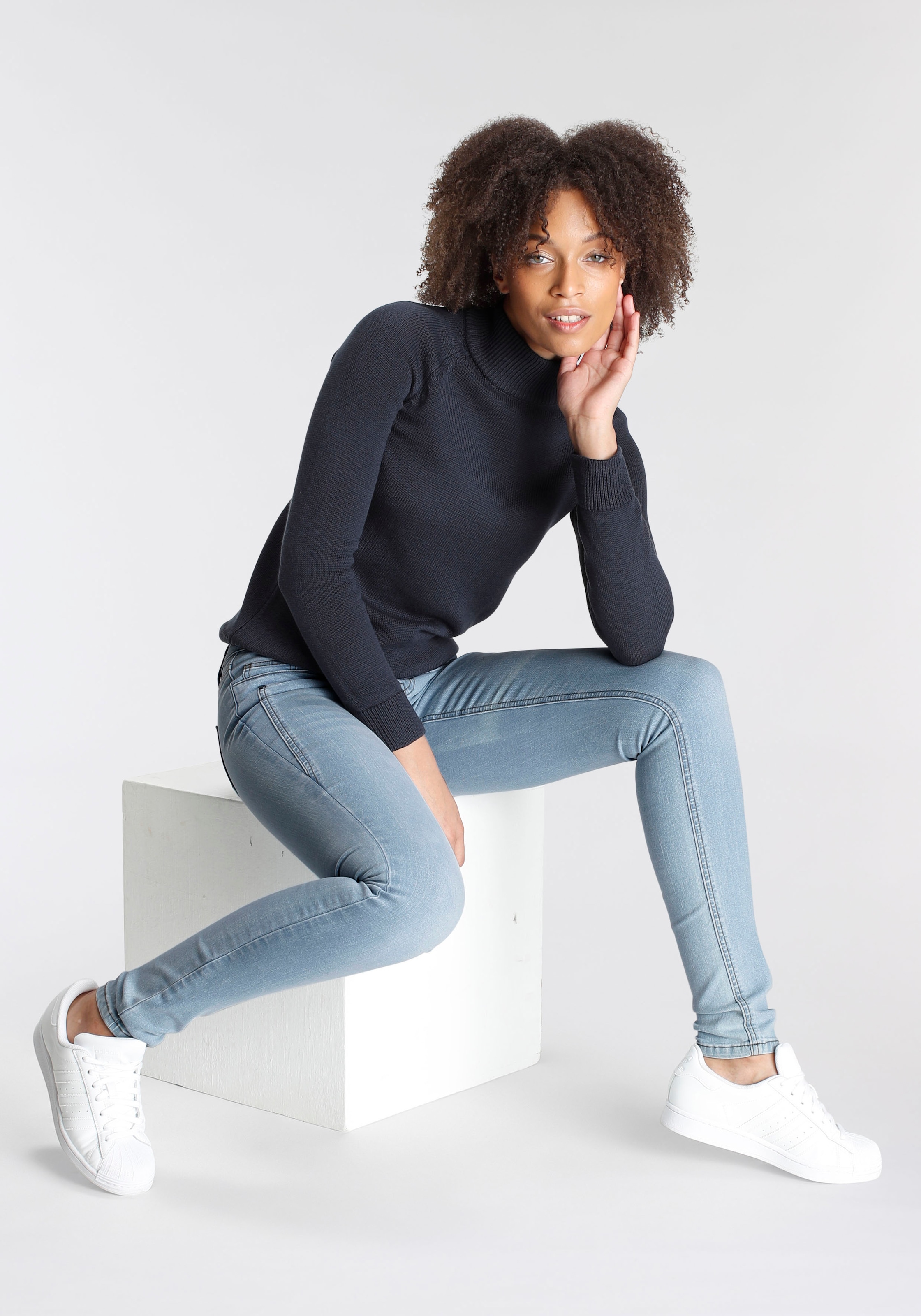 Arizona Skinny-fit-Jeans »mit Keileinsätzen«, extra-enger Beinschnitt, niedrige Leibhöhe