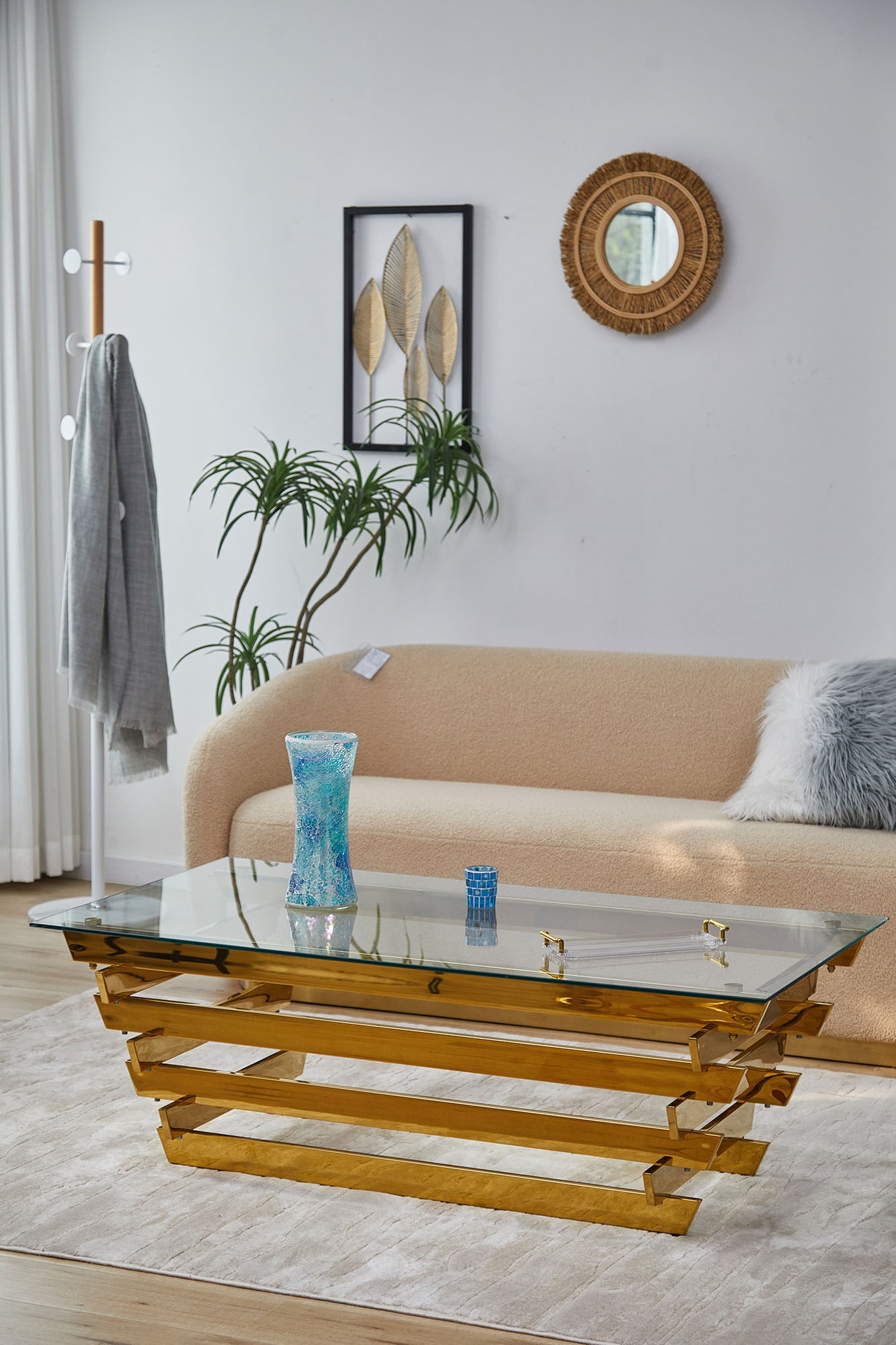 SalesFever Couchtisch, mit Design-Gestell aus Stainless Steel