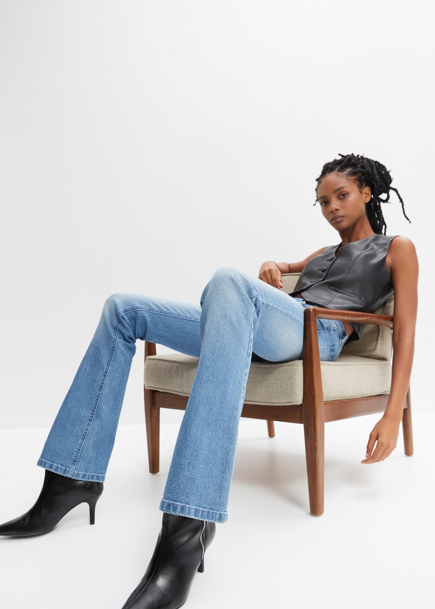 bonprix Schlagjeans »Flared Jeans Mid Waist, Stretch« 5-Pocket-Style, aus Baumwolle, Polyester und Elasthan, Mid Waist