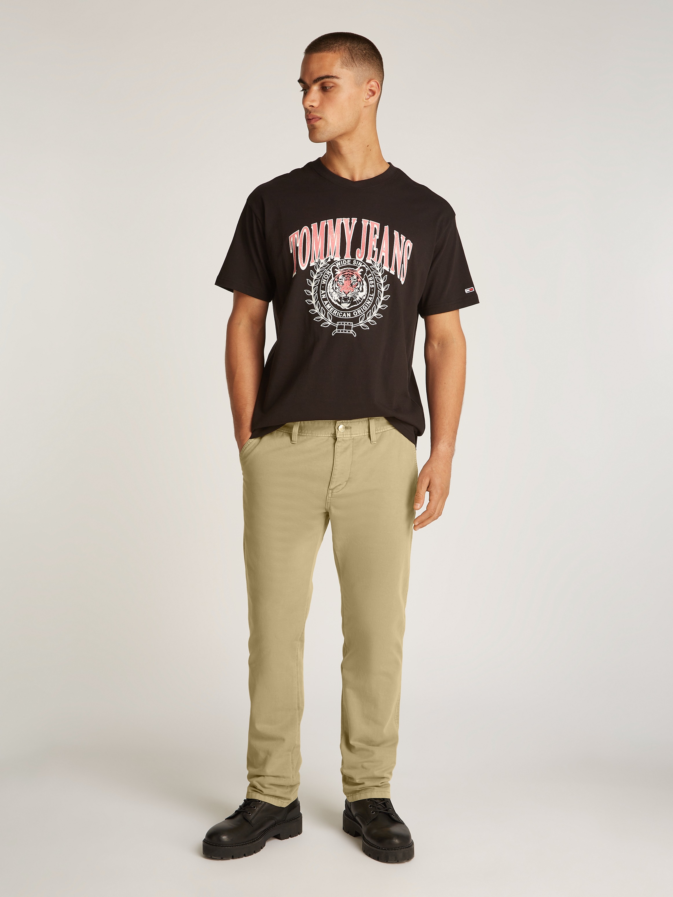 Tommy Jeans Chinohose »TJM RYAN CHINO«, mit Logostickerei