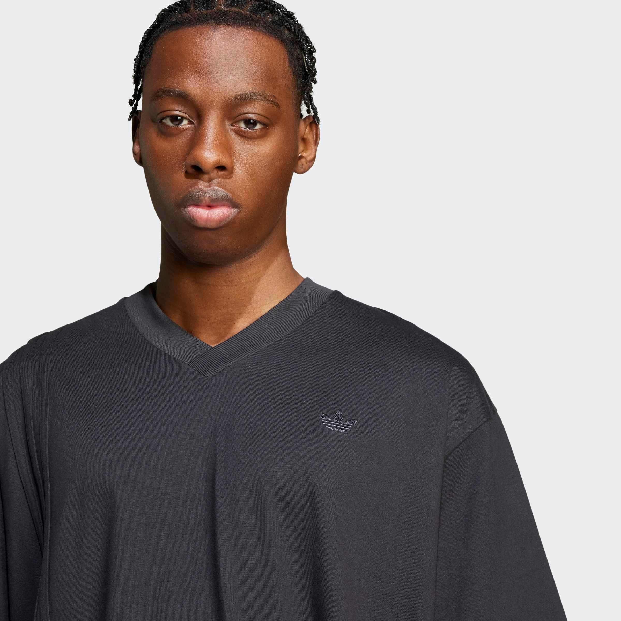 adidas Originals T-Shirt »FRONT 3-STREIFEN« mit V-Ausschnitt, seitlich versetzte 3-Streifen, aus 100 % Baumwolle