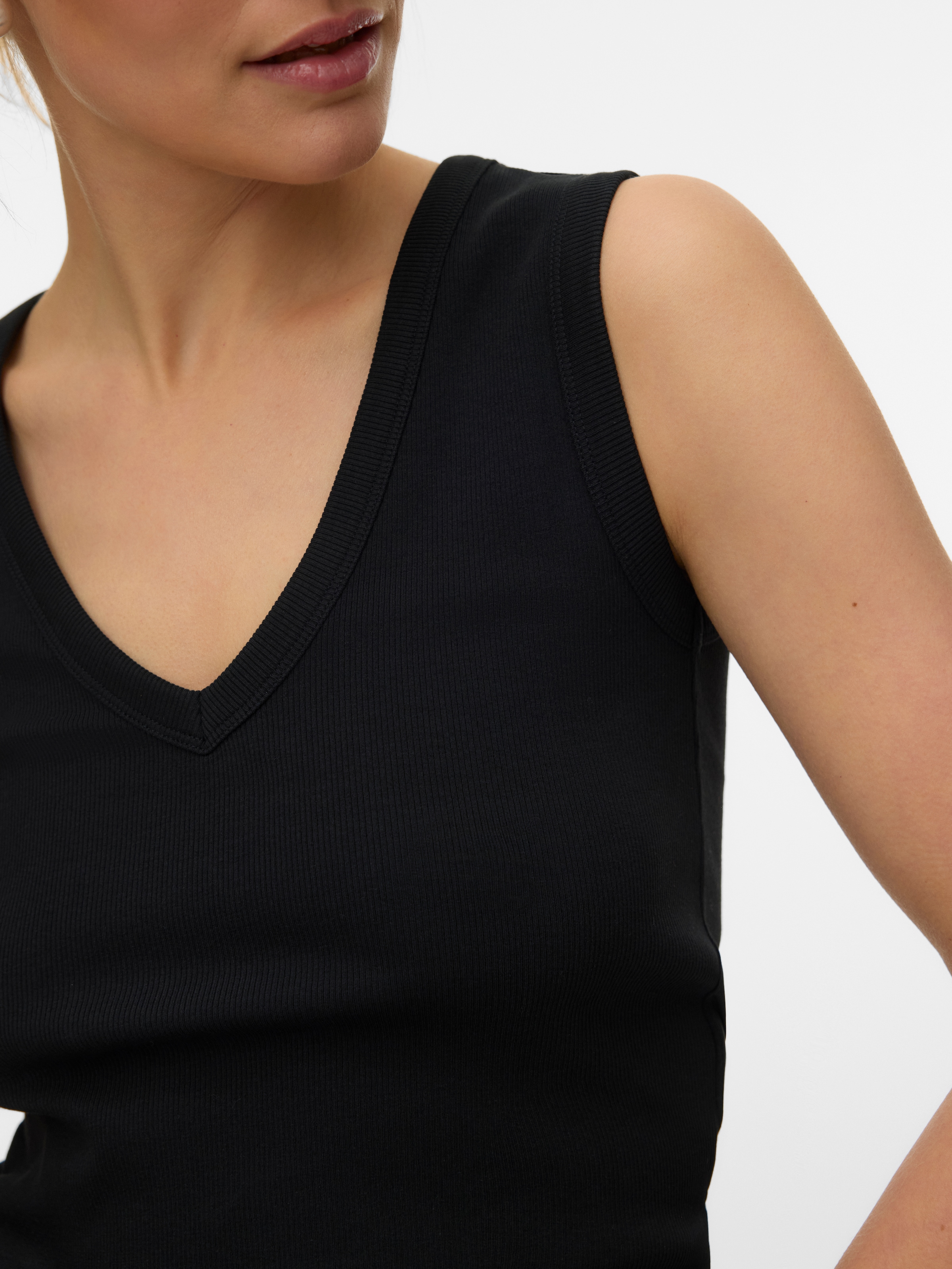 Vero Moda V-Shirt »VMCHLOE SHORT DEEP V-NECK TOP JRS NOOS« Baumwollmischung, regular fit