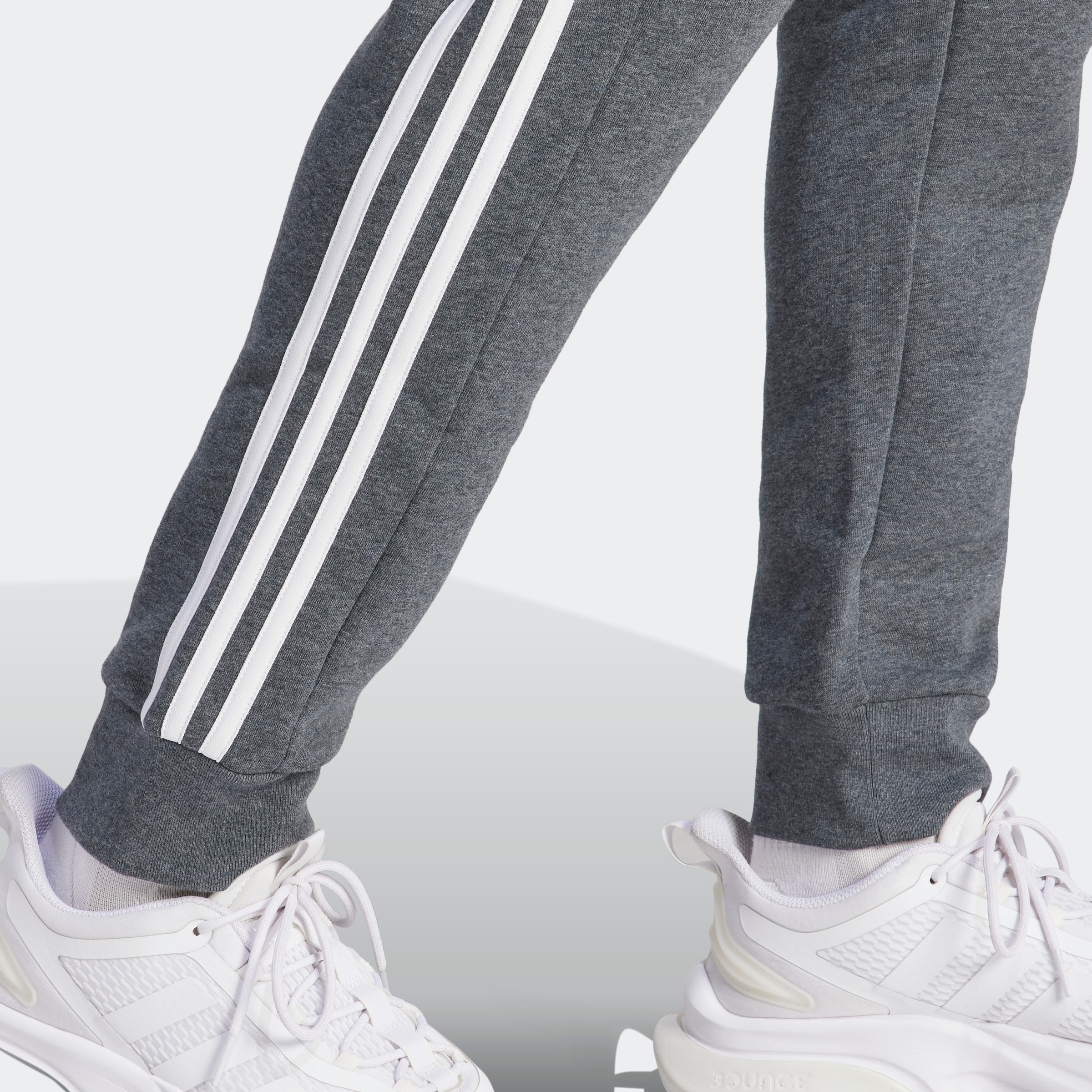 adidas Sportswear Sporthose »ESSENTIALS 3STREIFEN TAPERED CUFF HOSE«, (1 tlg.), Jogginghose aus Baumwollmix