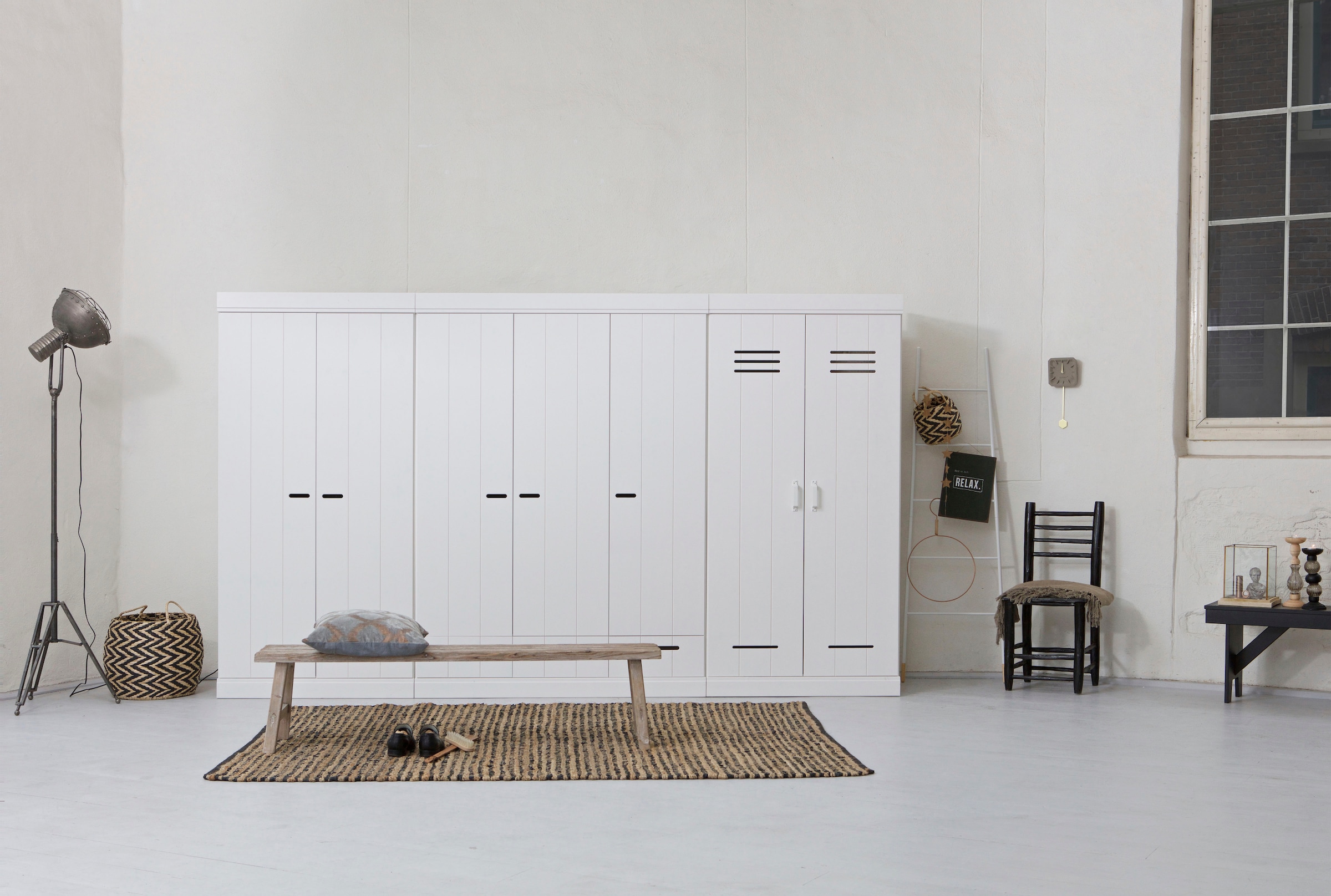 WOOOD Kleiderschrank »Connect mit Streifen-Türen mit Schlitzen (3-türig)« FSC® Massivkiefer, Melamin-Innenraum