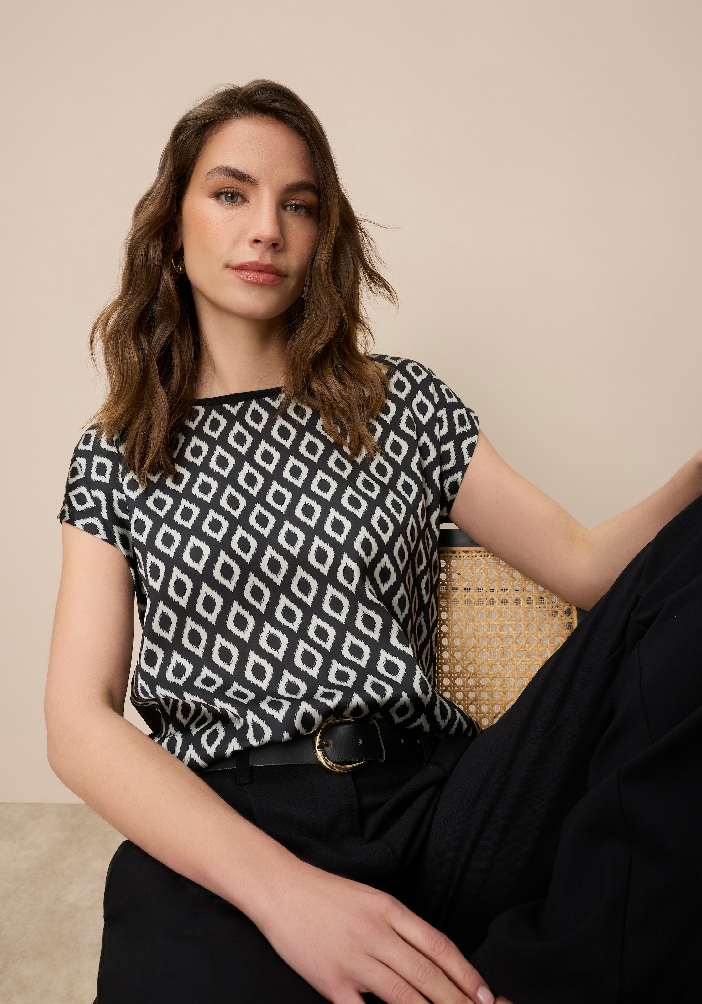 Tamaris Shirtbluse in lockerer Form mit Satin