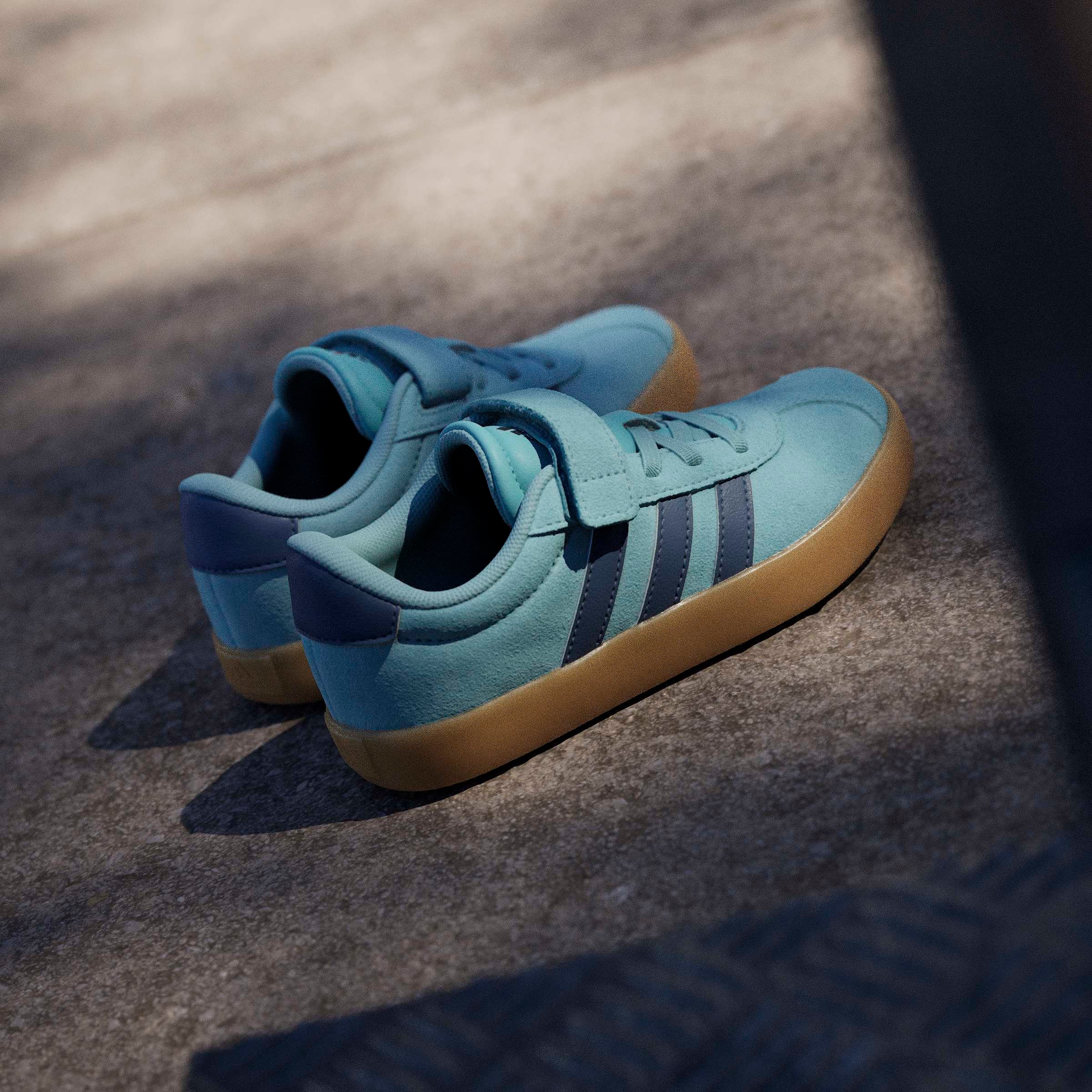 adidas Sportswear Sneaker »VL COURT 3.0«  inspiriert vom Design des adidas samba, für Kinder & Jugendliche