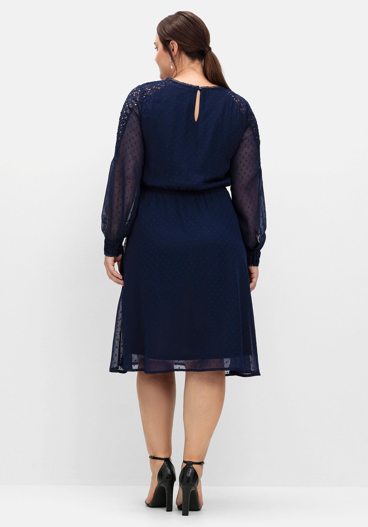 Sheego Cocktailkleid »Cocktailkleid aus Dobby-Chiffon, mit Spitze am Ärmel«