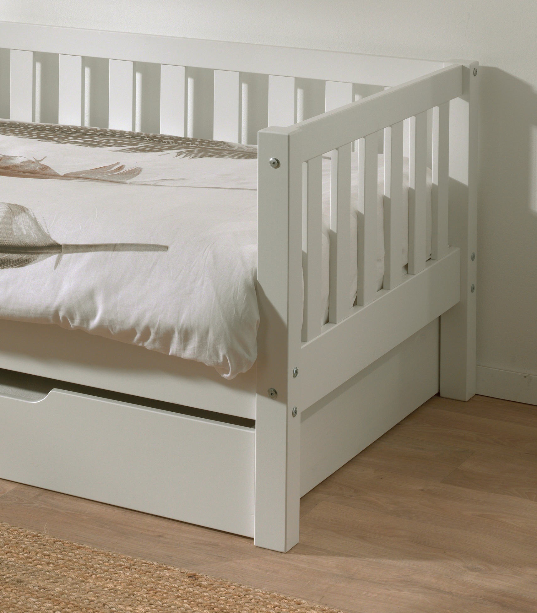Vipack Einzelbett »Sprossenumrandung, Kiefer massiv, stabil gebaut und zeitloses Design«, (B/H/T ca. 211,2x68x97,8cm, Ausf. Milky Pine oder Weiß), inkl. Rolllattenrost, mit oder ohne Bettschublade