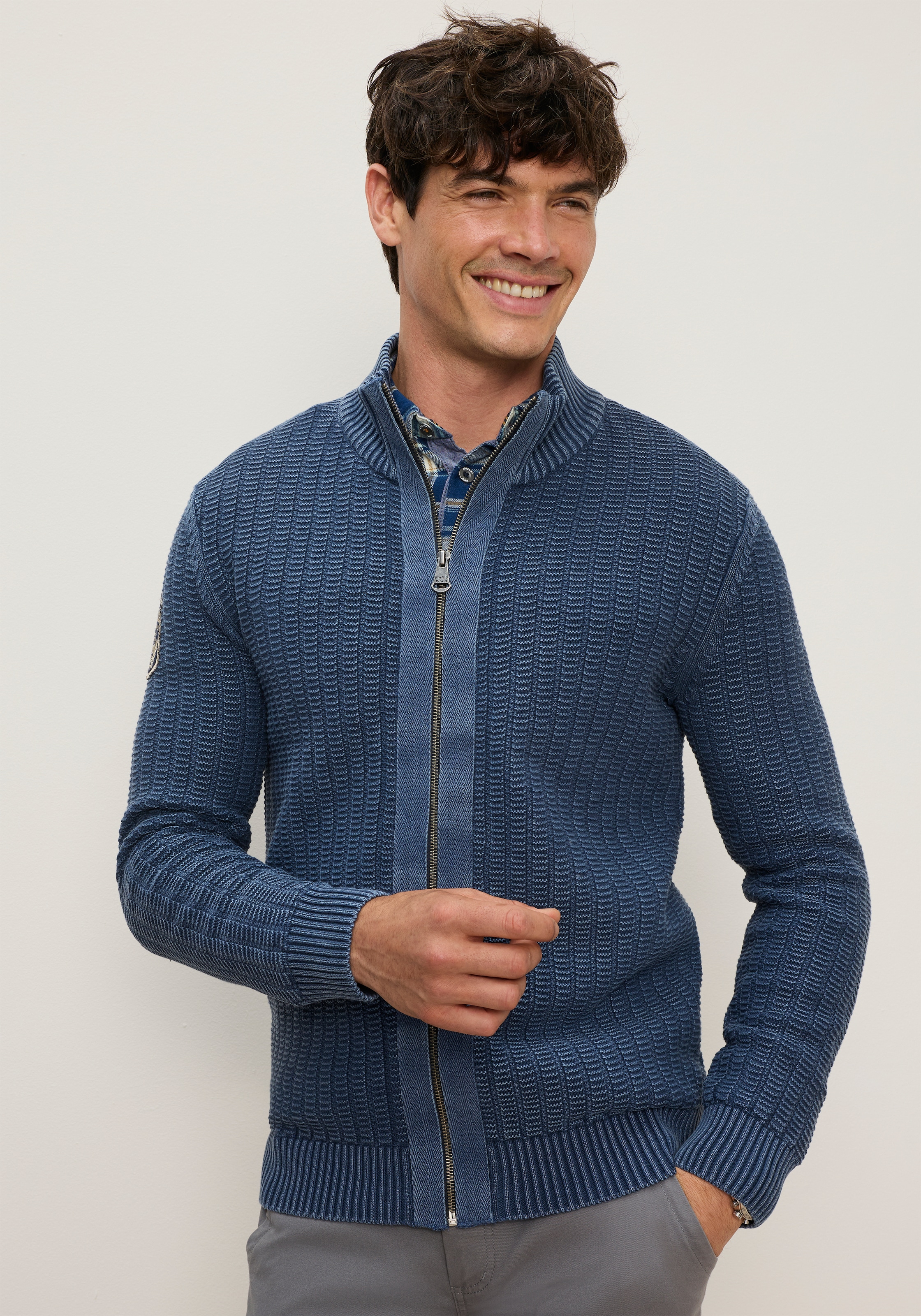 Man's World Strickjacke »Neue Kollektion! Highlight washed Strickstruktur« Regular Fit, Strukturmuster, mit Stehkragen, mit Reißverschluss