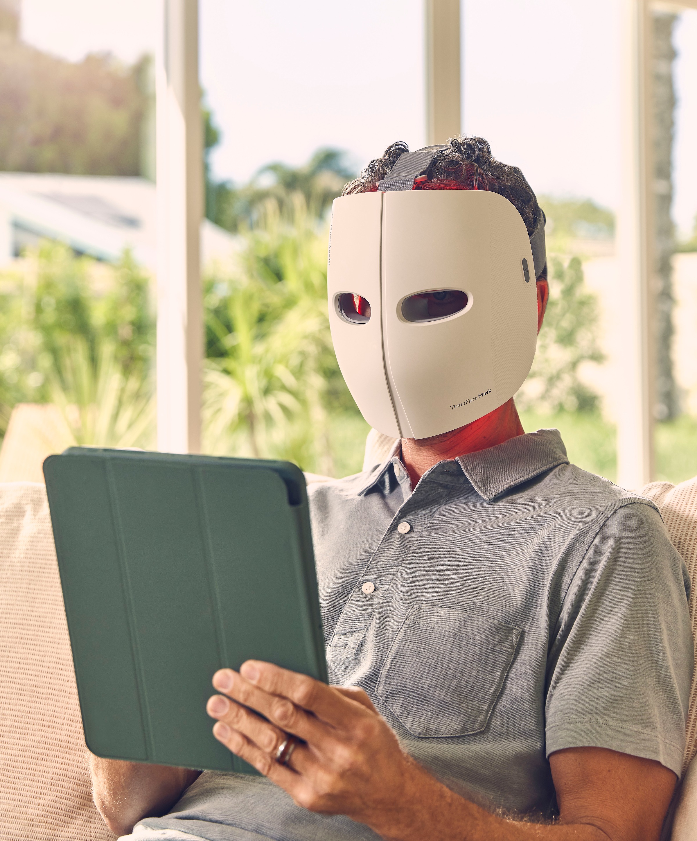 Therabody Kosmetikbehandlungsgerät »TheraFace Mask LED-Hautpflegemaske mit Vibrationstherapie«, Verbesserung der Hautstruktur, klinisch erwiesene Vorteile