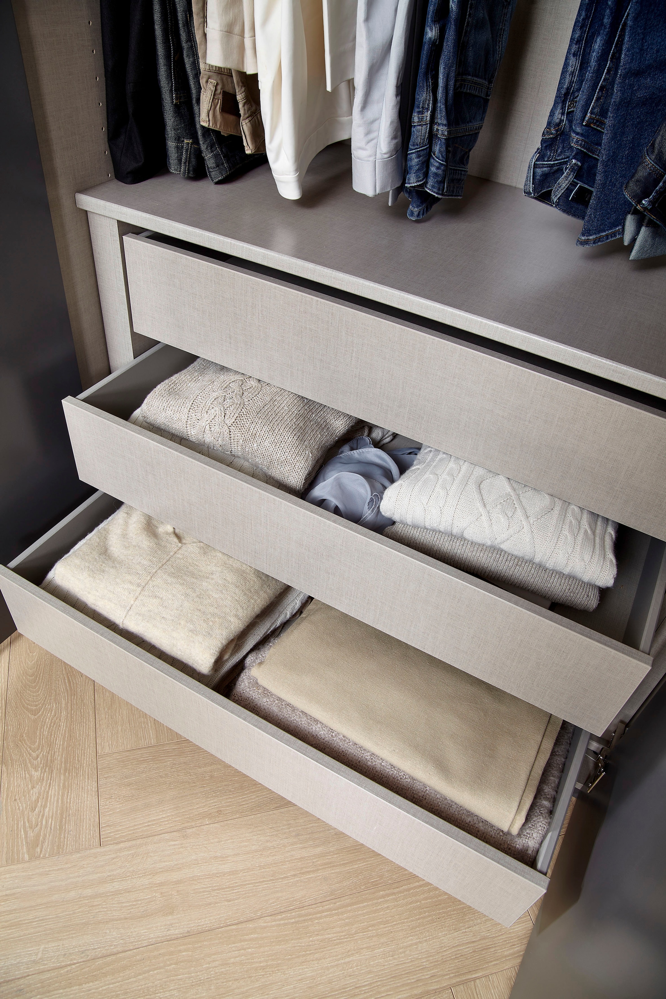 rauch Drehtürenschrank »Kleiderschrank Schrank Garderobe Wäscheschrank PURISMA« in den Breiten 151/201/251/301 cm, inkl. SOFT-CLOSE-FUNKTION,  schlichte Eleganz, mit umfangreicher Innenausstattung MADE IN GERMANY