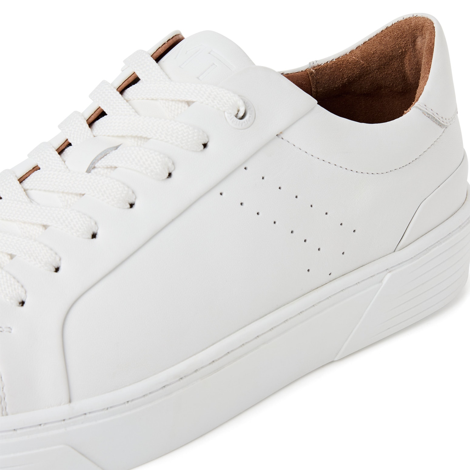 MARCO TOZZI Plateausneaker  , Freizeitsch, Halbschuh, Schnürschuh mit Perforierung und Ziernähten