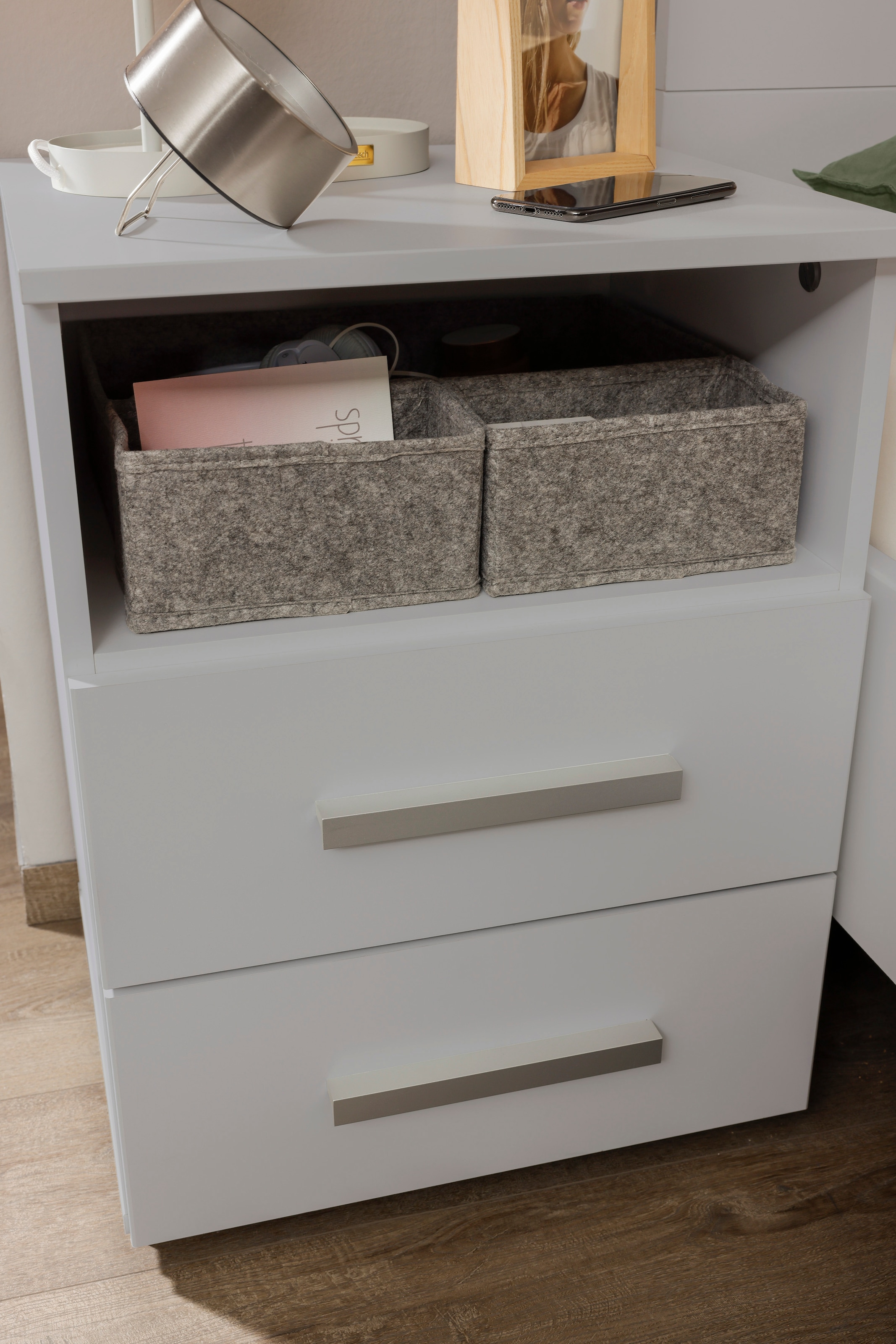 rauch Nachtkommode »Nachttisch Nachtkonsole Nachtschrank KOLUNA mit Dekorfront«, mit 2 Schubladen und Nische für viel Stauraum MADE IN GERMANY