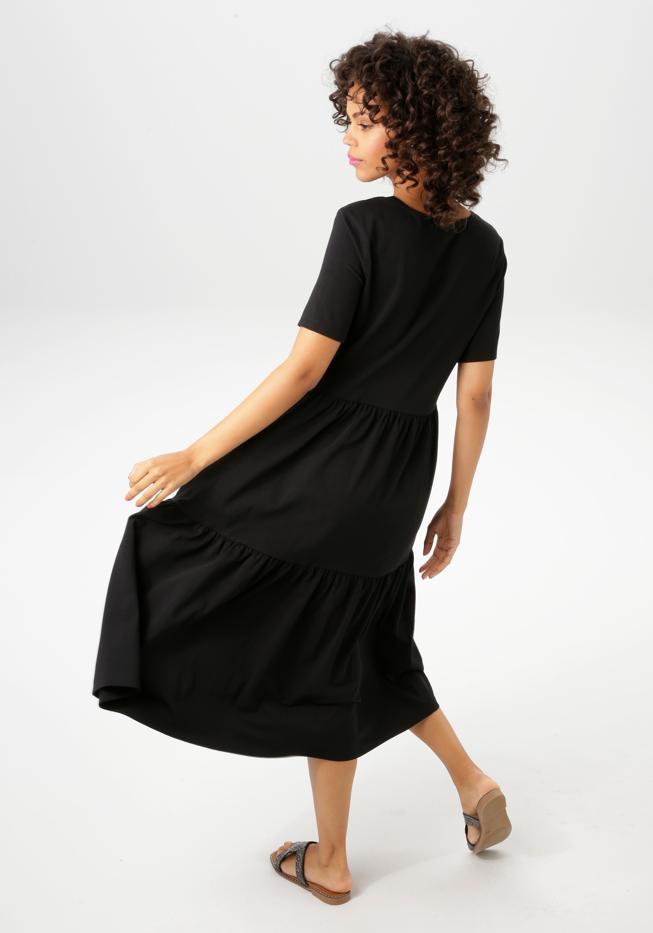 Aniston CASUAL Sommerkleid, in trendiger Farbpalette