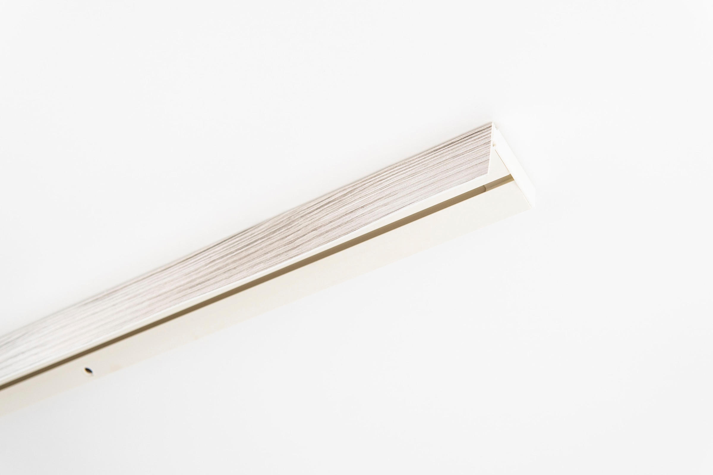 GARESA Gardinenschiene »Kunststoffschiene mit Deckenmontage, Wunschmaßlänge, läufig-läufig, Blende«, schlicht verlängerbar, 3 einfache Montage