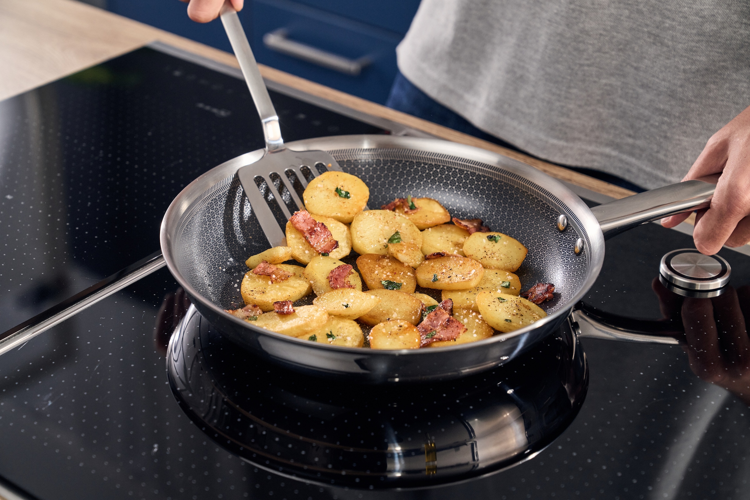 HENCKELS by ZWILLING Pfannen-Set »Valley« Edelstahl Set, 3 tlg. Keramikbeschichtung, Soft-Touch-Griffe, fettarmes Braten, Edelstahl