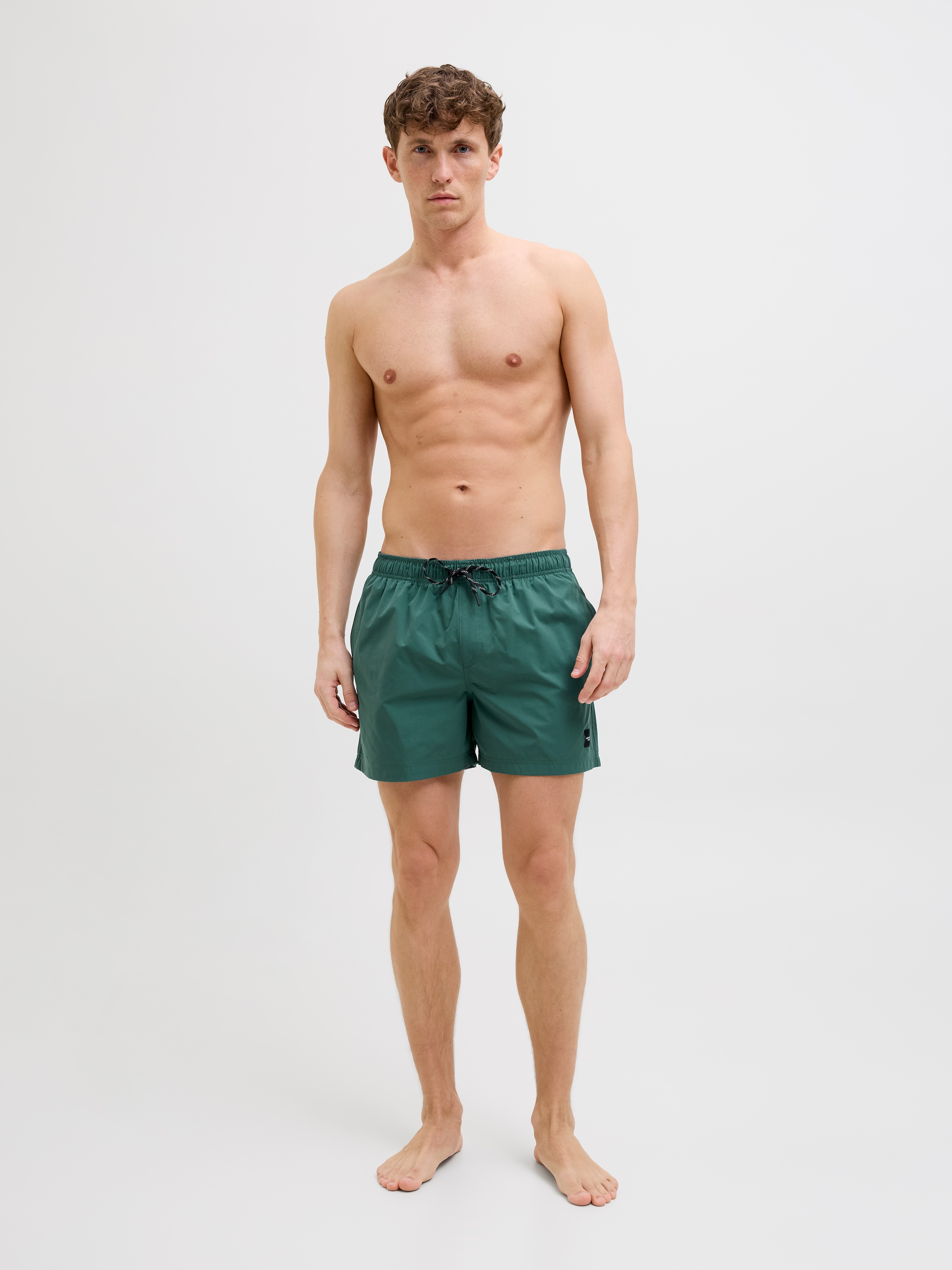 Jack & Jones Badeshorts »JPSTMAUI Badeshort mit elastischem Bund und normalem Schnitt«, unifarben, modisch, regular fit, Polyester