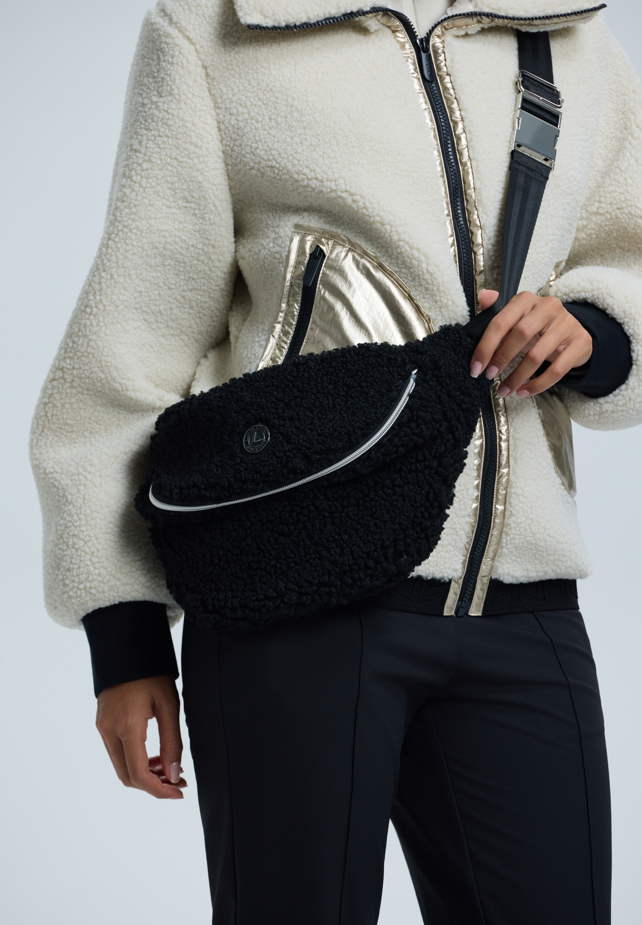 Luhta Bauchtasche »LUHTA OHENSAARI« für Erwachsene, mit Reißverschluss, mit weichem Teddyfell