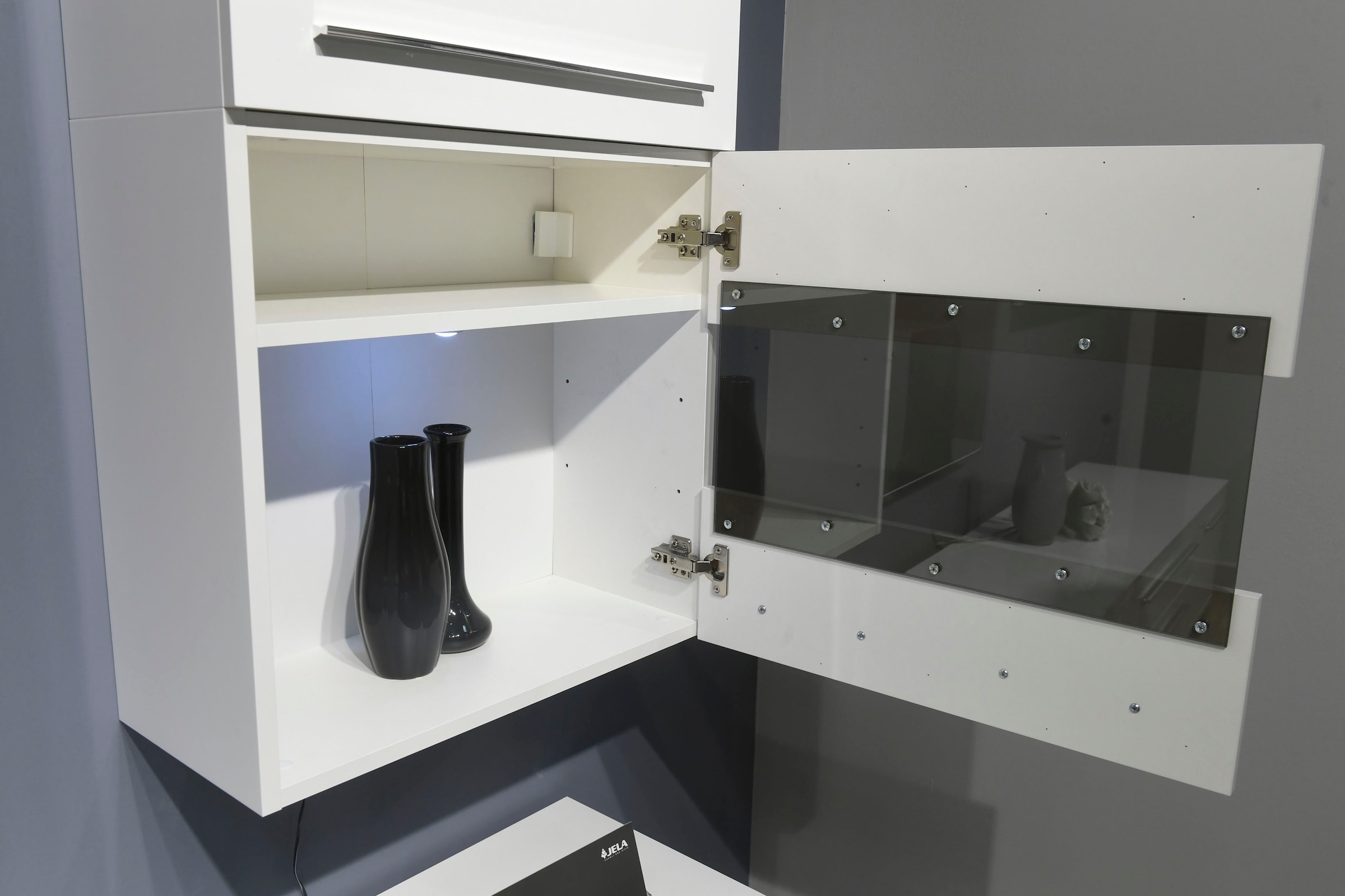 Places of Style Hängevitrine »Piano«, mit und ohne Glaselement, UV lackiert, Soft-Close, B/H:59,7/57,4 cm