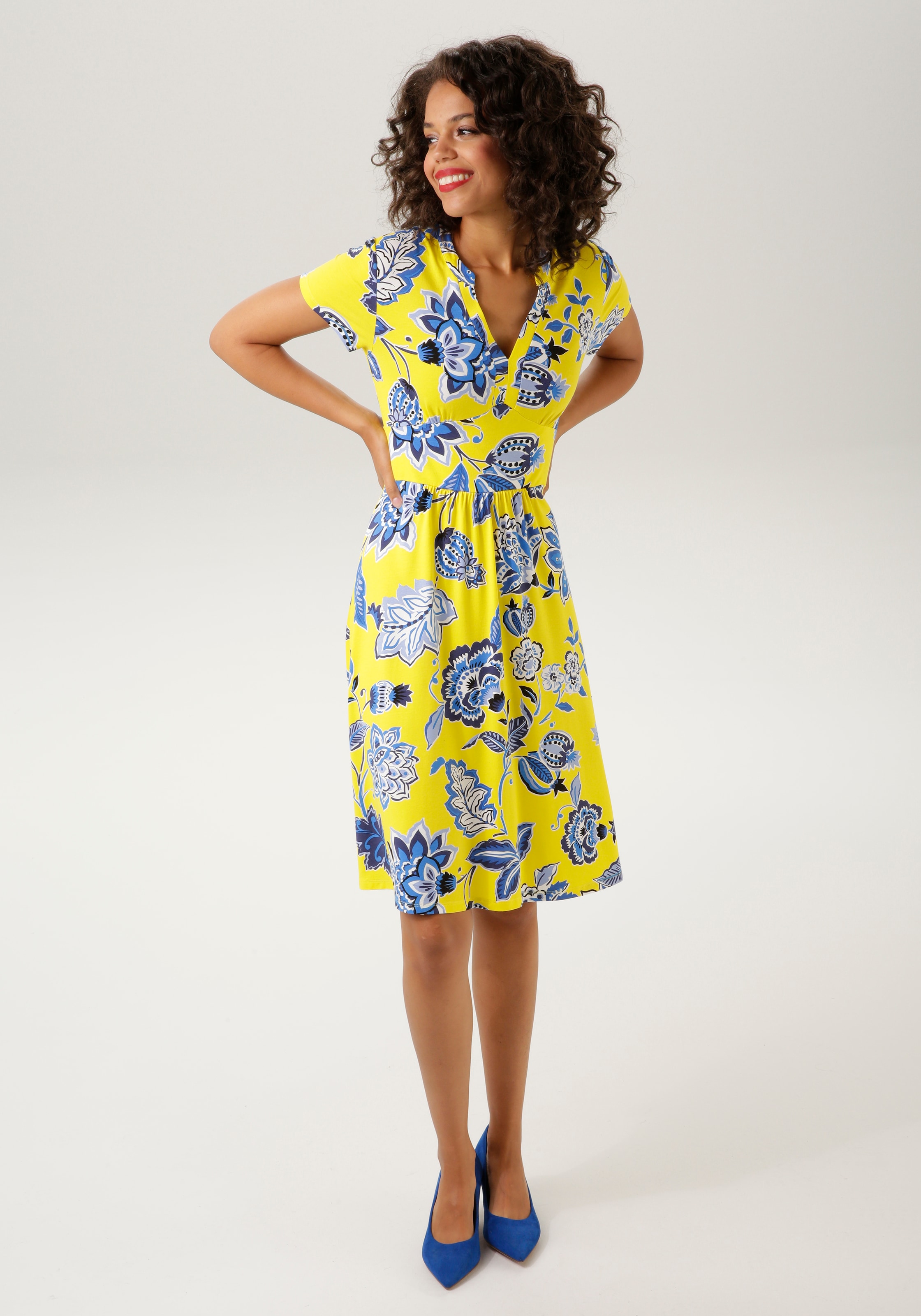 Aniston CASUAL Sommerkleid, mit großflächigem Blumendruck- jedes Teil ein  Unikat - NEUE KOLLEKTION bei ♕ | Sommerkleider
