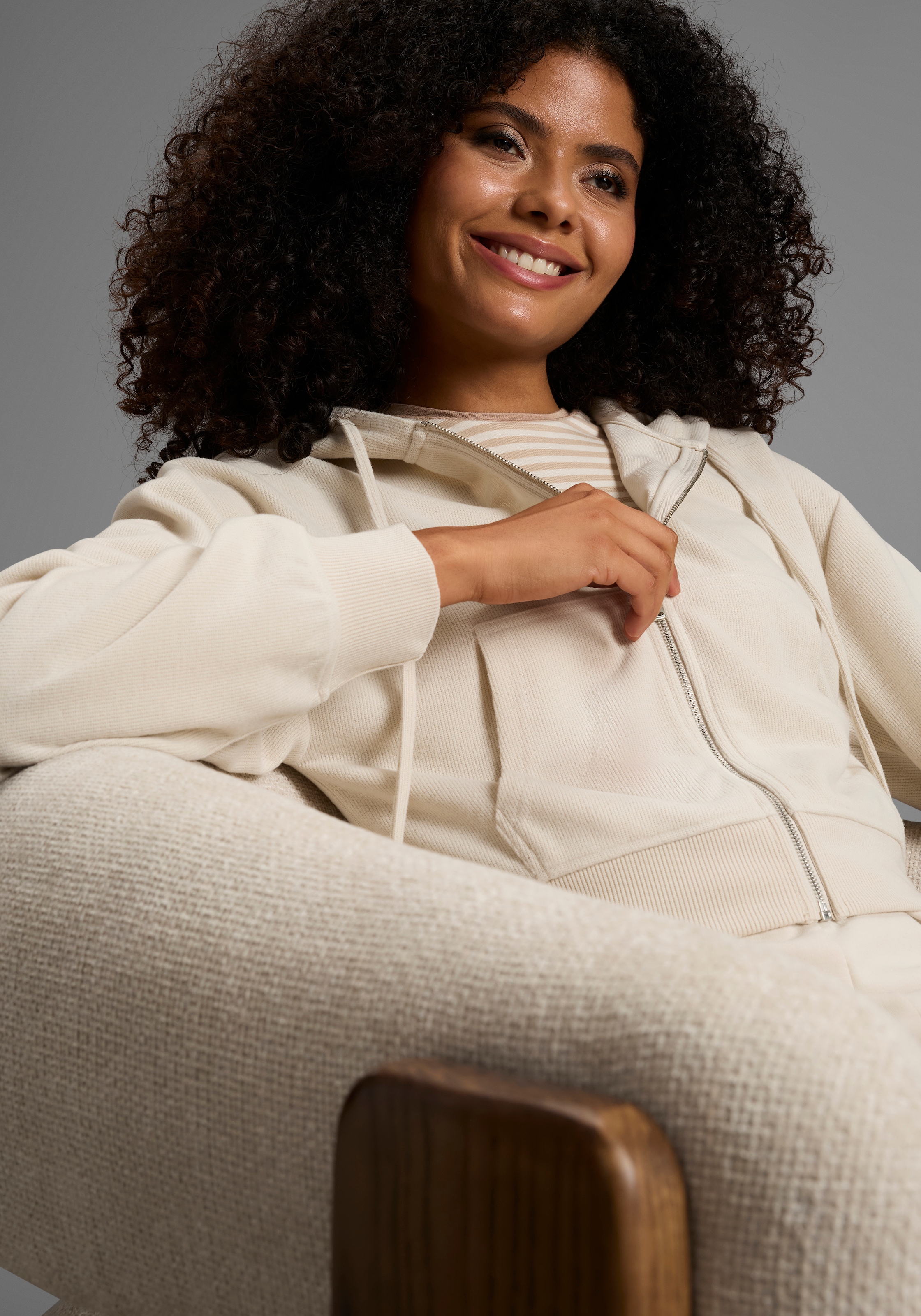 Laura Scott Kapuzensweatjacke mit Kapuze und Kordelzug, aus angerauter Sweatware, Langarm