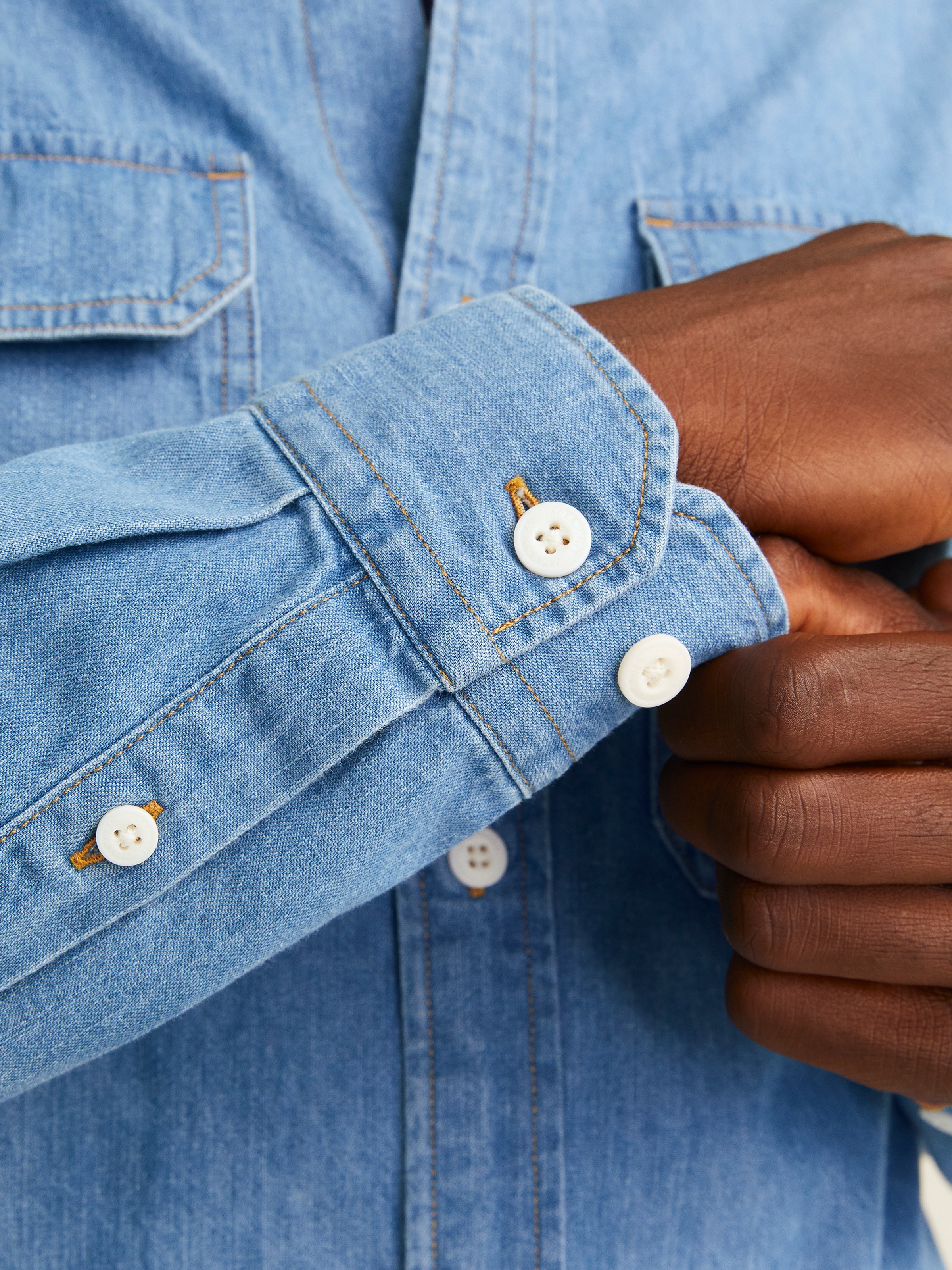 Jack & Jones Langarmhemd »JJETRAVIS SHIRT LS NOOS«, mit Brusttaschen