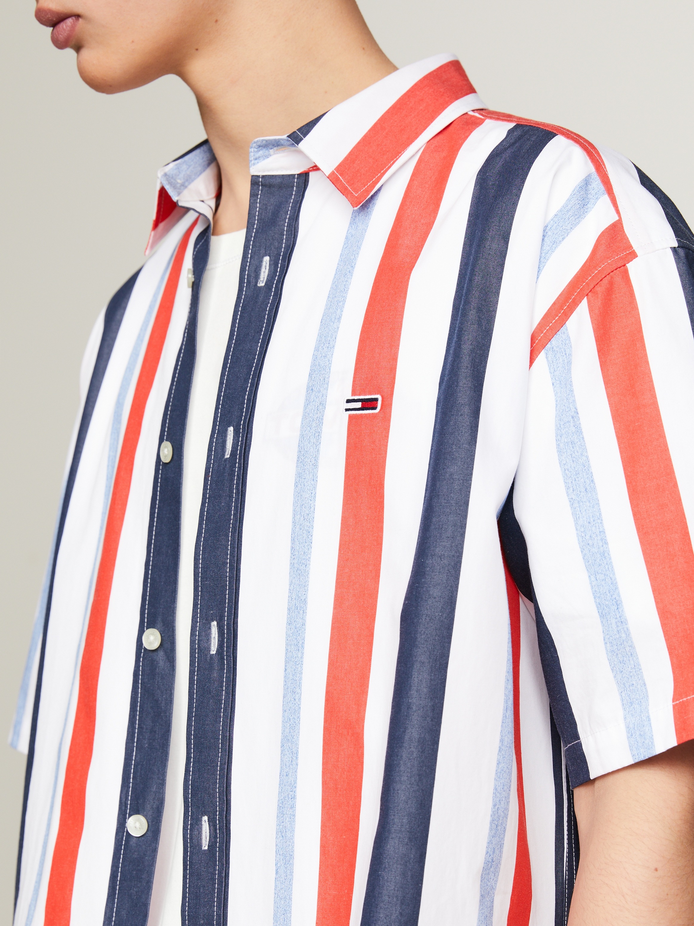 Tommy Jeans Kurzarmhemd »TJM RLX STRIPES SHIRT«, mit mehrfarbigen Streifen