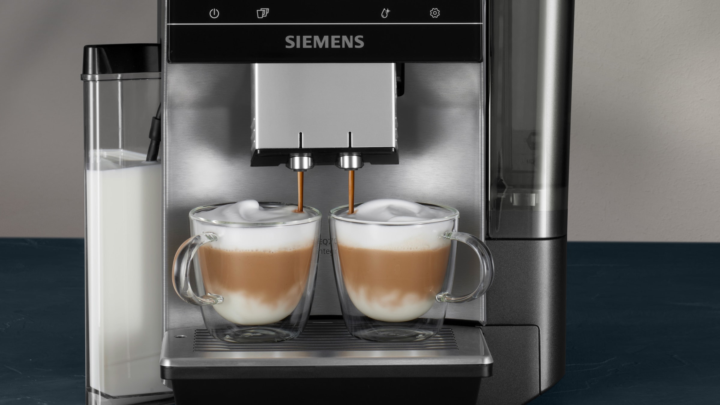 SIEMENS Kaffeevollautomat »EQ700 classic TQ717D03, Cold Brew, intuitives 5" TFT-Display, App«, aromaSelect, 30 Favoriten, autom. Dampfreinigung, edelstahl