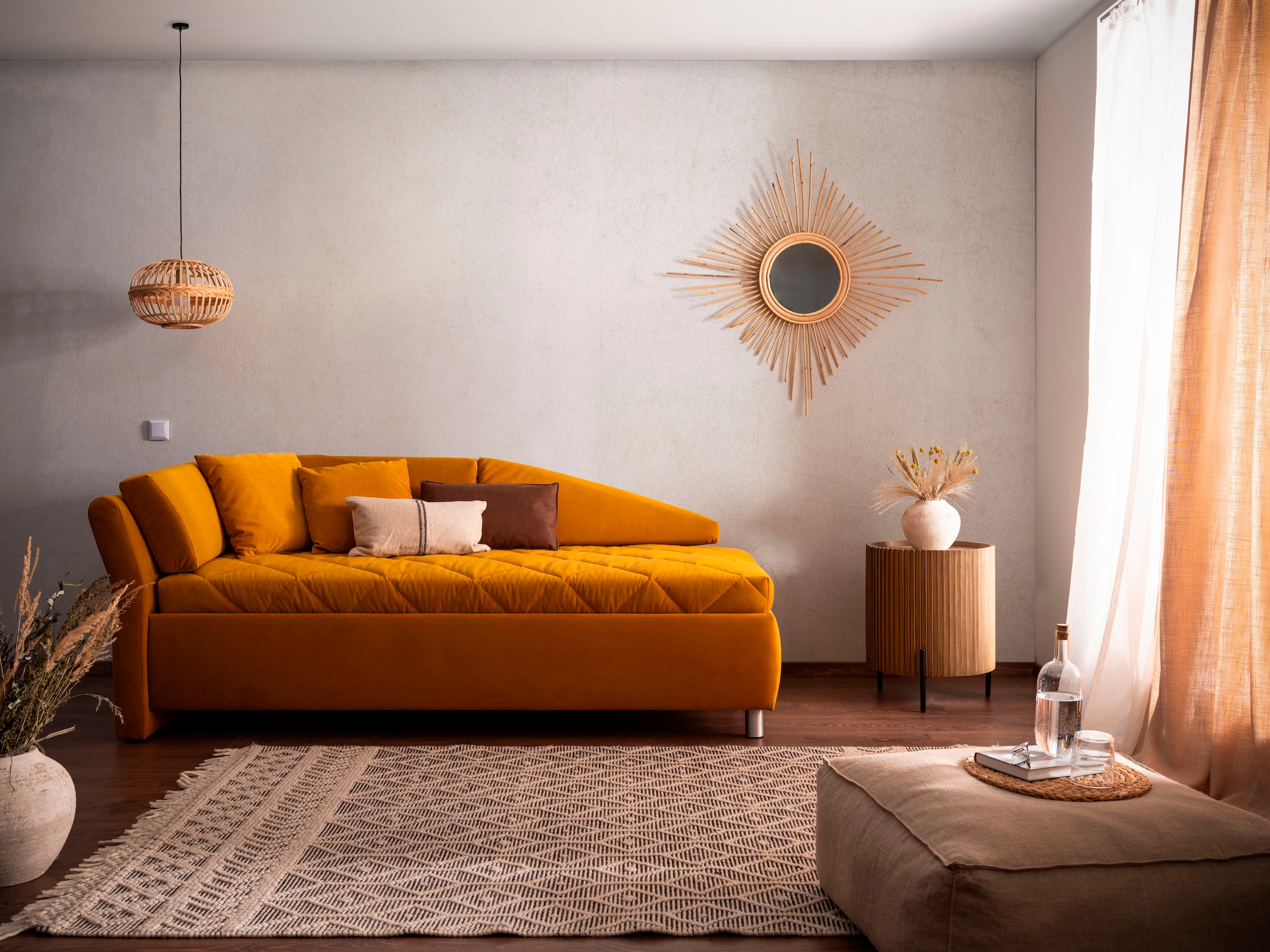alina Schlafsofa »Lindsay«, Bettkasten, Zierkissen-Set aus: 2 Stk. 40x40cm, 1 Stk. 30x30cm