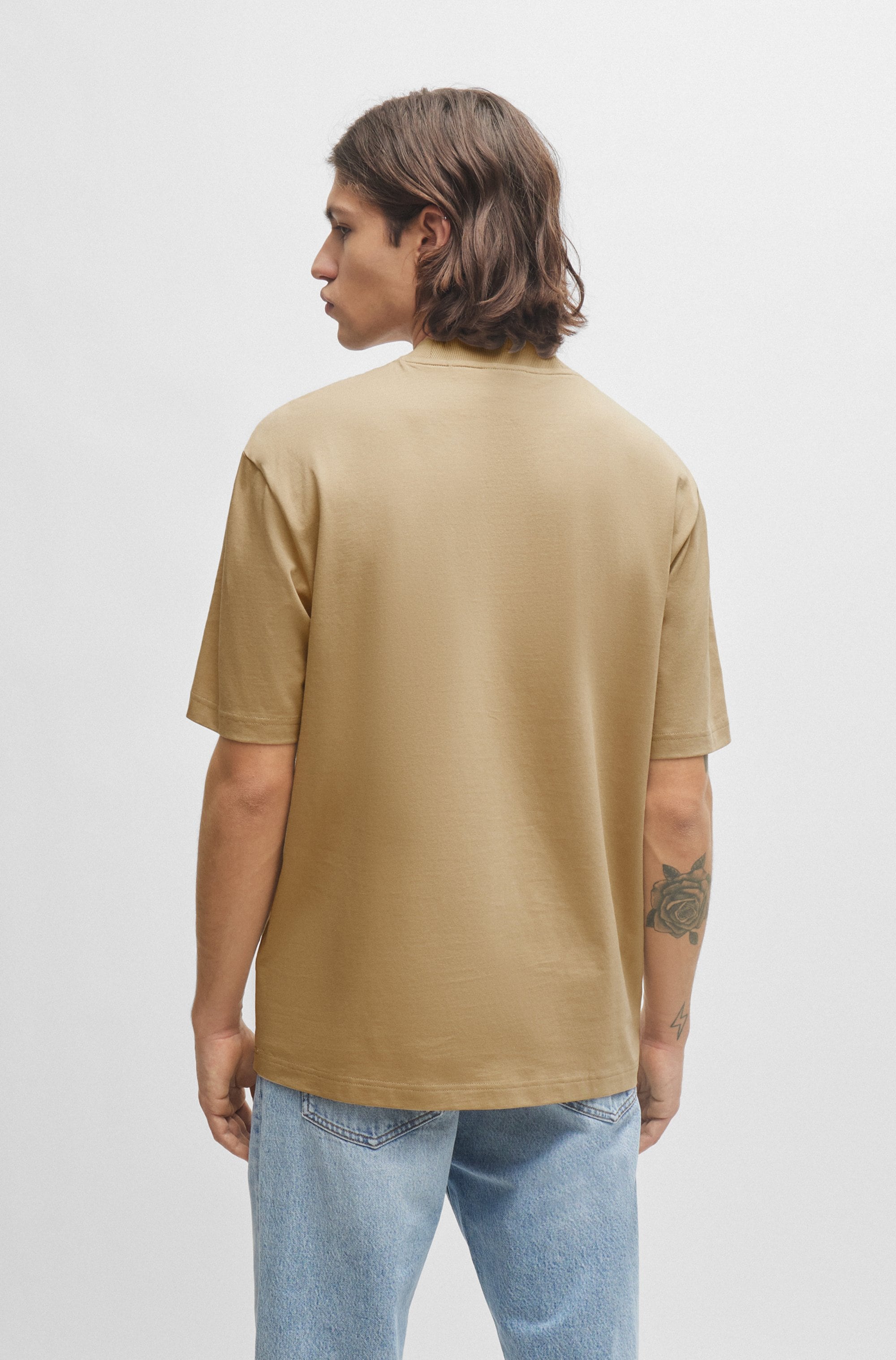 HUGO T-Shirt »Nieros« mit Logo-Patch