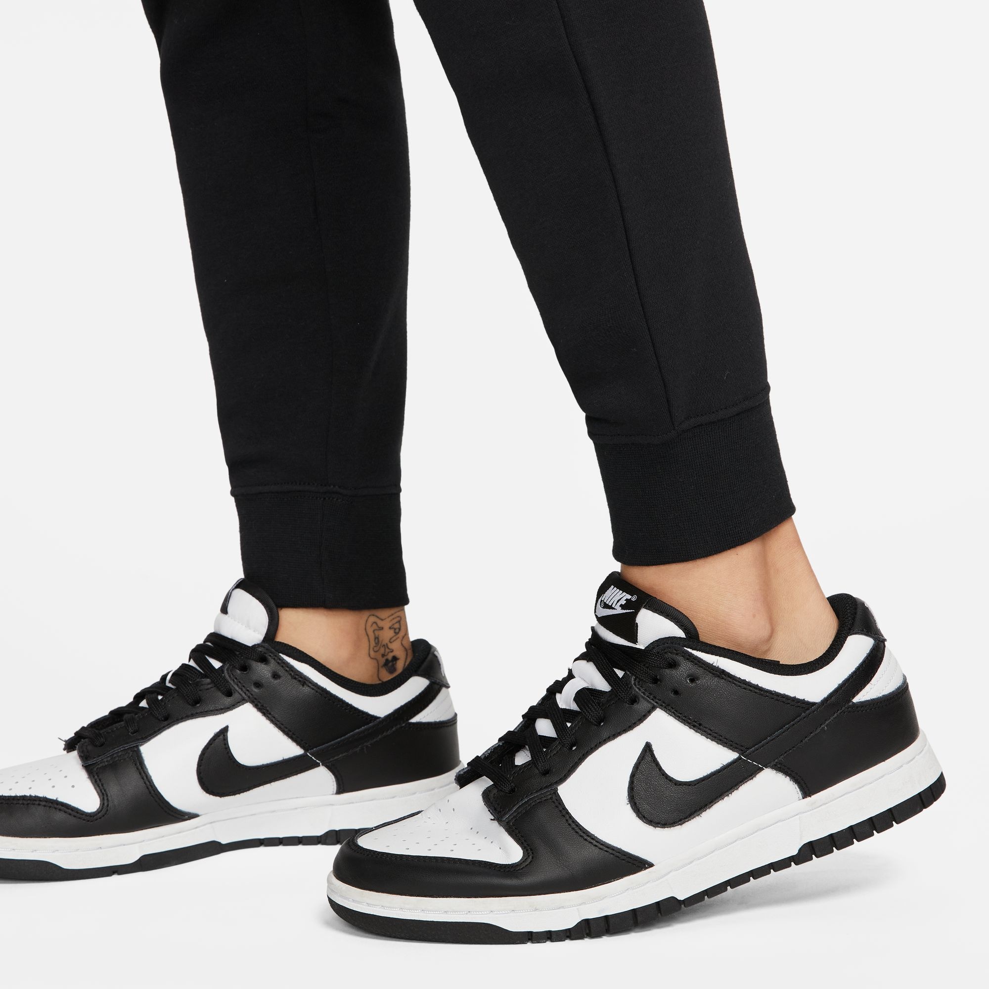 Nike Sportswear Jogginghose »Club Fleece Women's Mid-Rise Slim Joggers«, weiches Fleecematerial