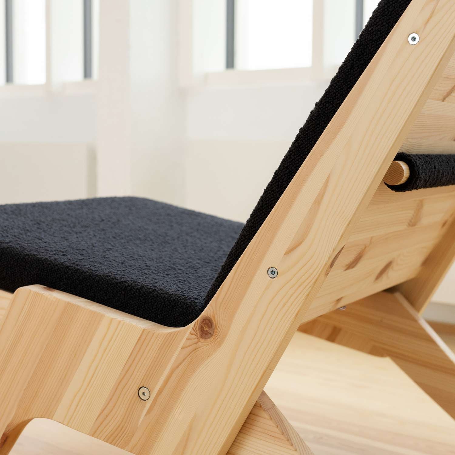 Karup Design Loungesessel »Sway Lounge Chair, ohne Armlehnen, aus FSC®-zertifiziertem Massivholz« Matratze mit Bouclé-Bezug in mehreren Farben, Made in Europe