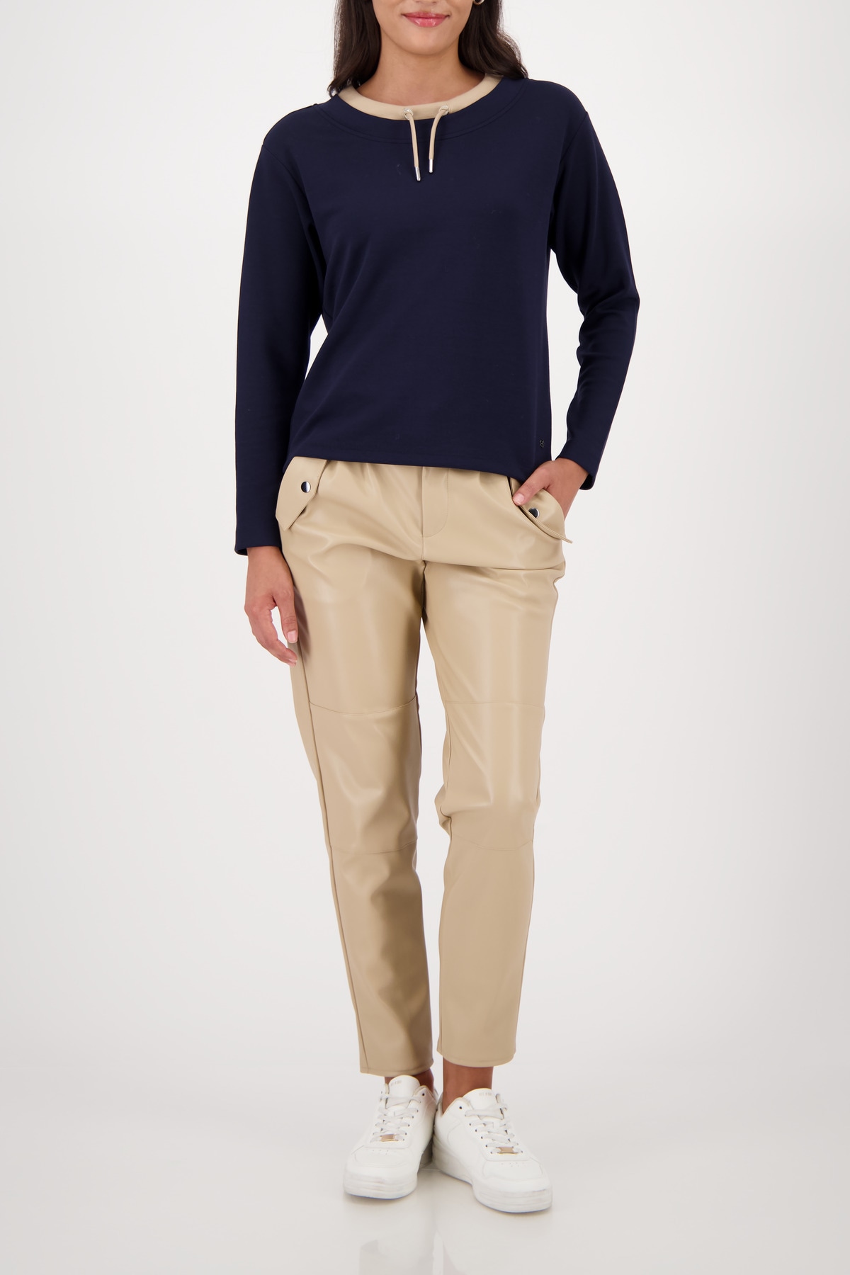 Monari Sweatshirt »Sweatshirt Basic Schmuckdetail«, Regular fit mit Rundhalsausschnitt